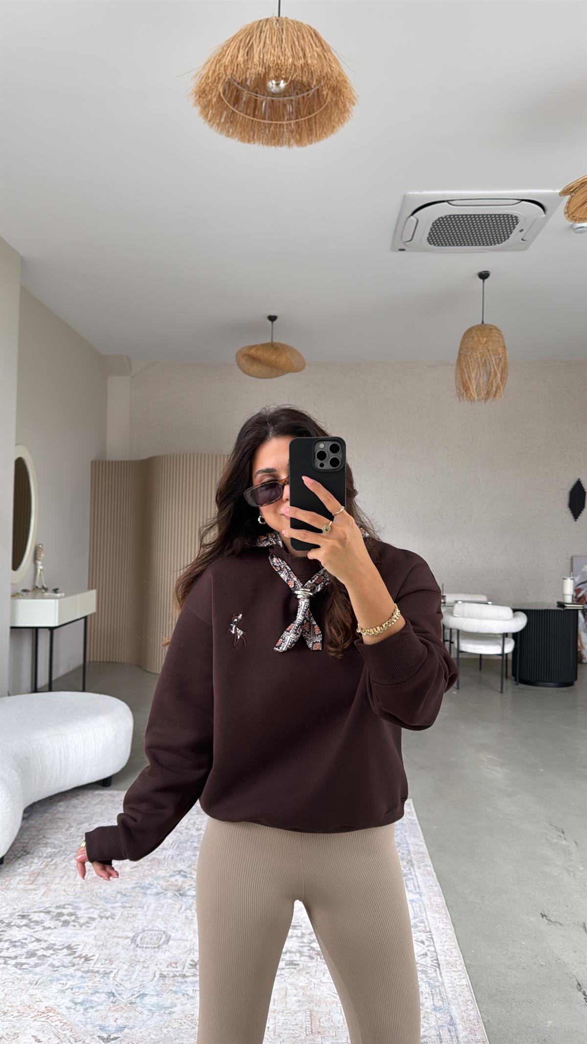 Kahverengi Fular Detaylı Üç İplik Şardonlu Sweatshirt