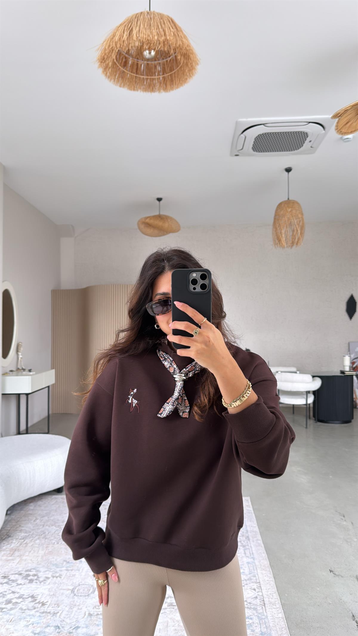 Kahverengi Fular Detaylı Üç İplik Şardonlu Sweatshirt