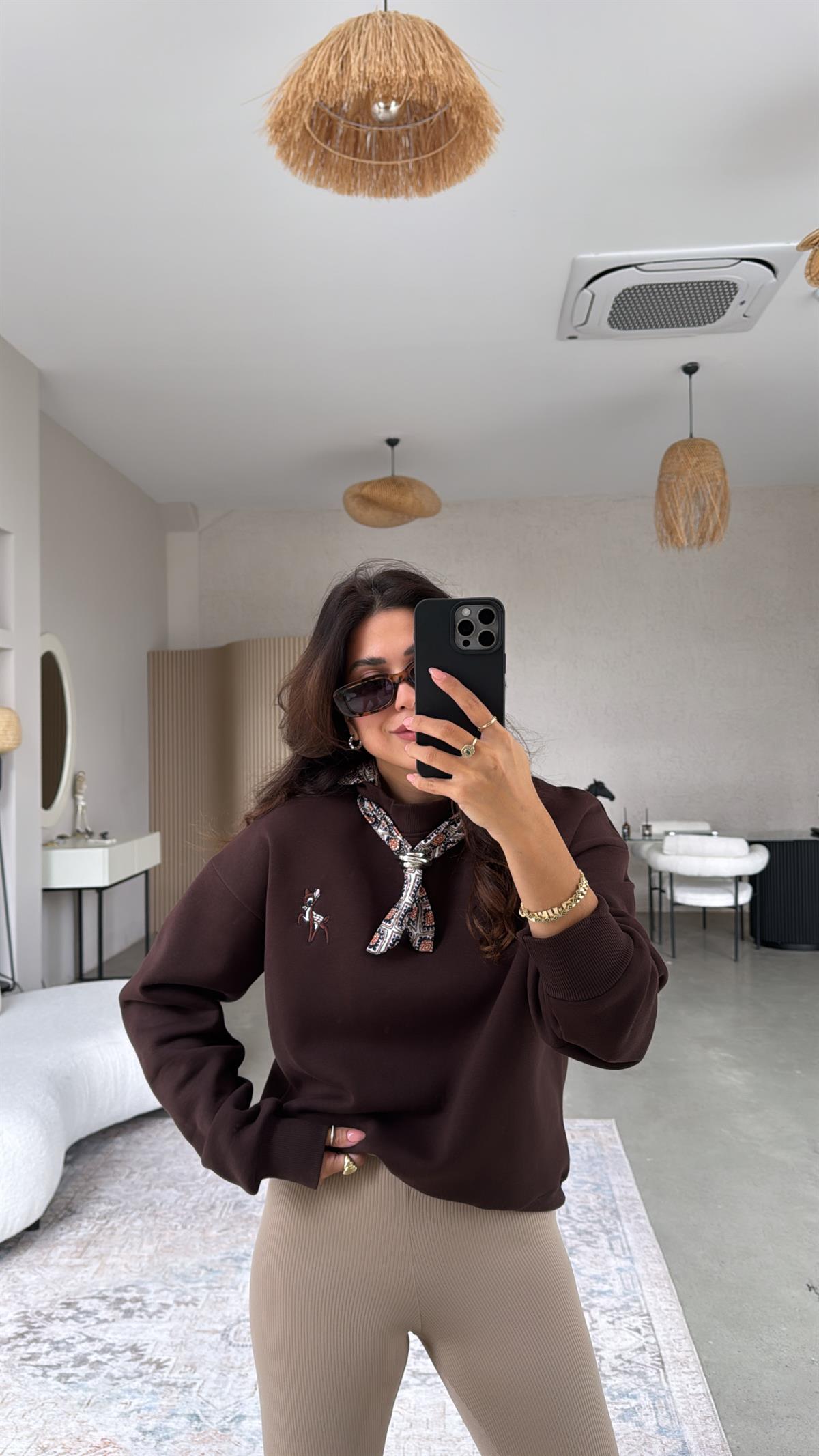 Kahverengi Fular Detaylı Üç İplik Şardonlu Sweatshirt