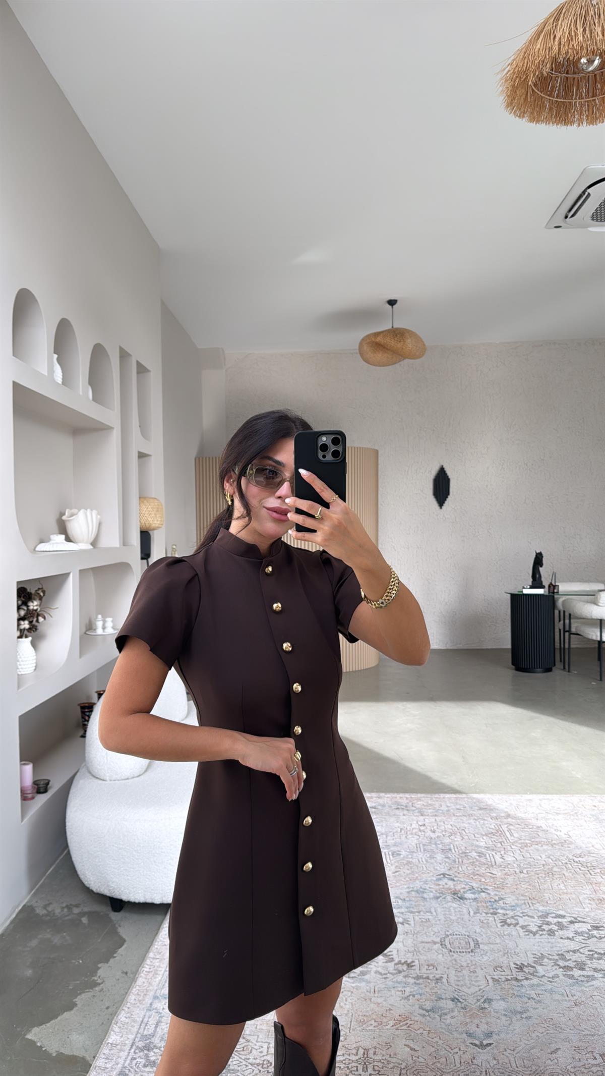Kahverengi Gold Detaylı Tok Kumaş Premium Kalıp Elbise