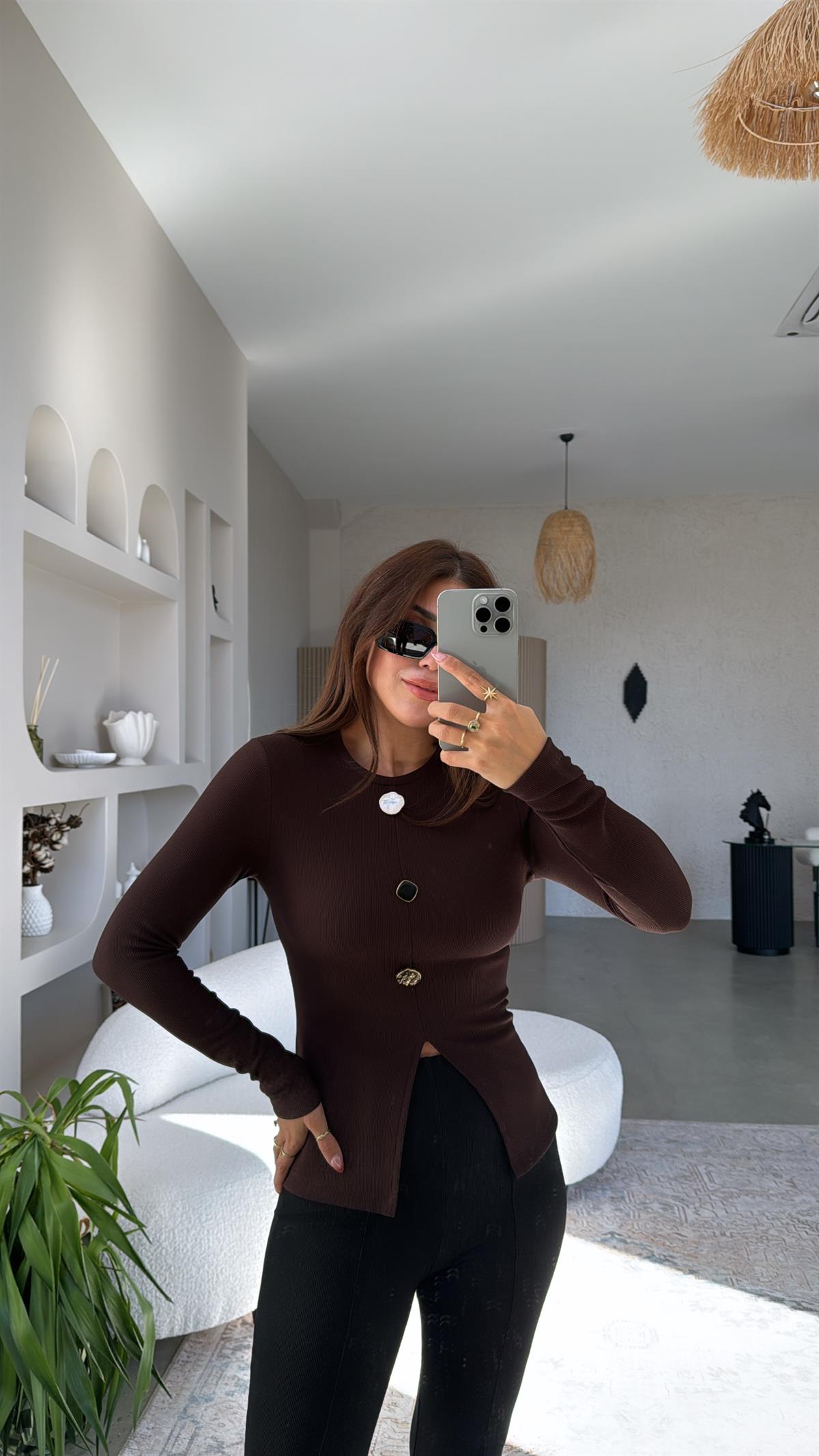 Kahverengi Gold Düğmeli Üçgen Detay Bluz