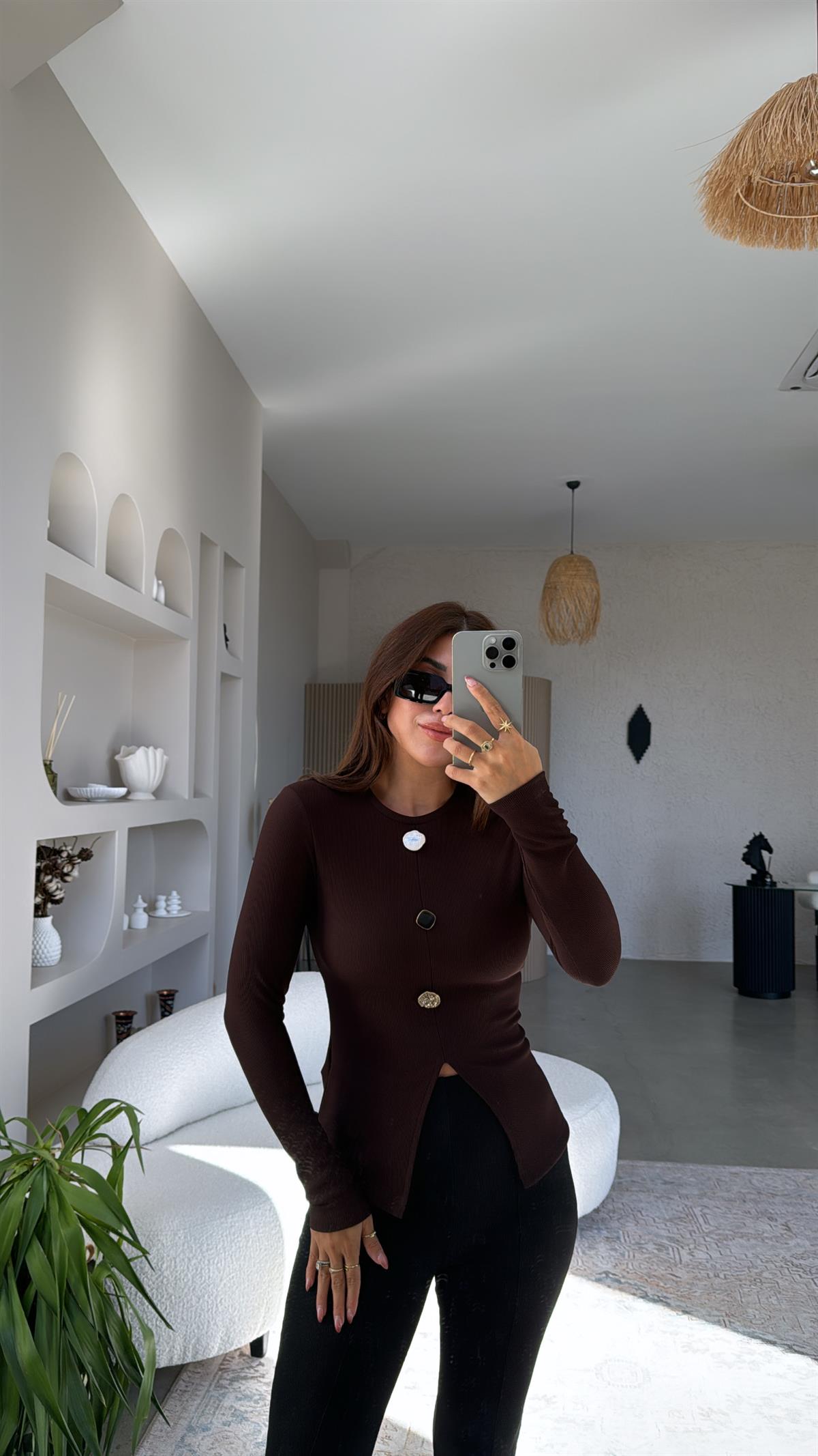 Kahverengi Gold Düğmeli Üçgen Detay Bluz