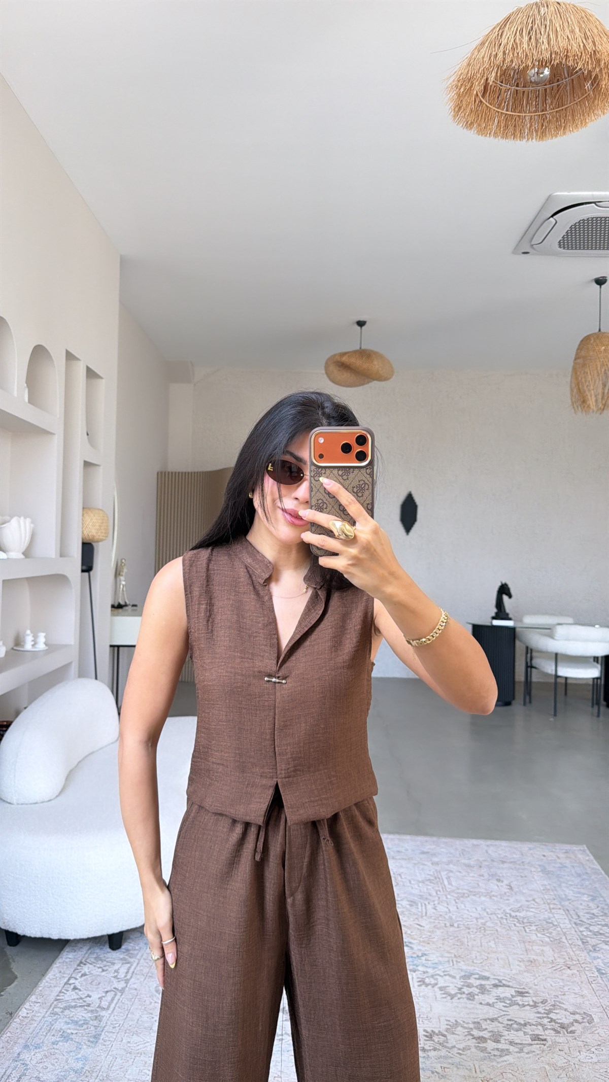 Kahverengi Gümüş Aksesuarlı Pantolon Bluz Takım
