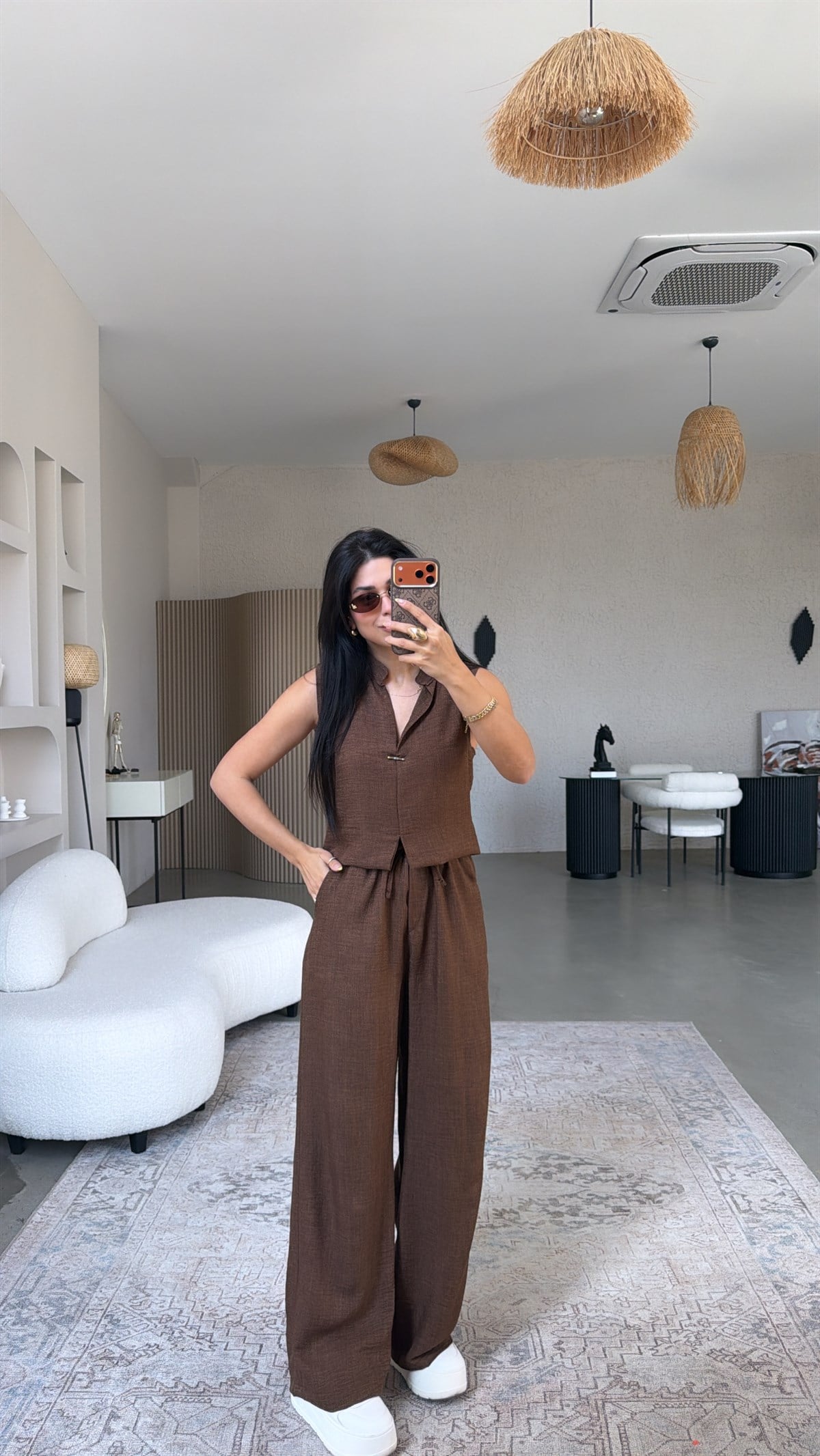 Kahverengi Gümüş Aksesuarlı Pantolon Bluz Takım