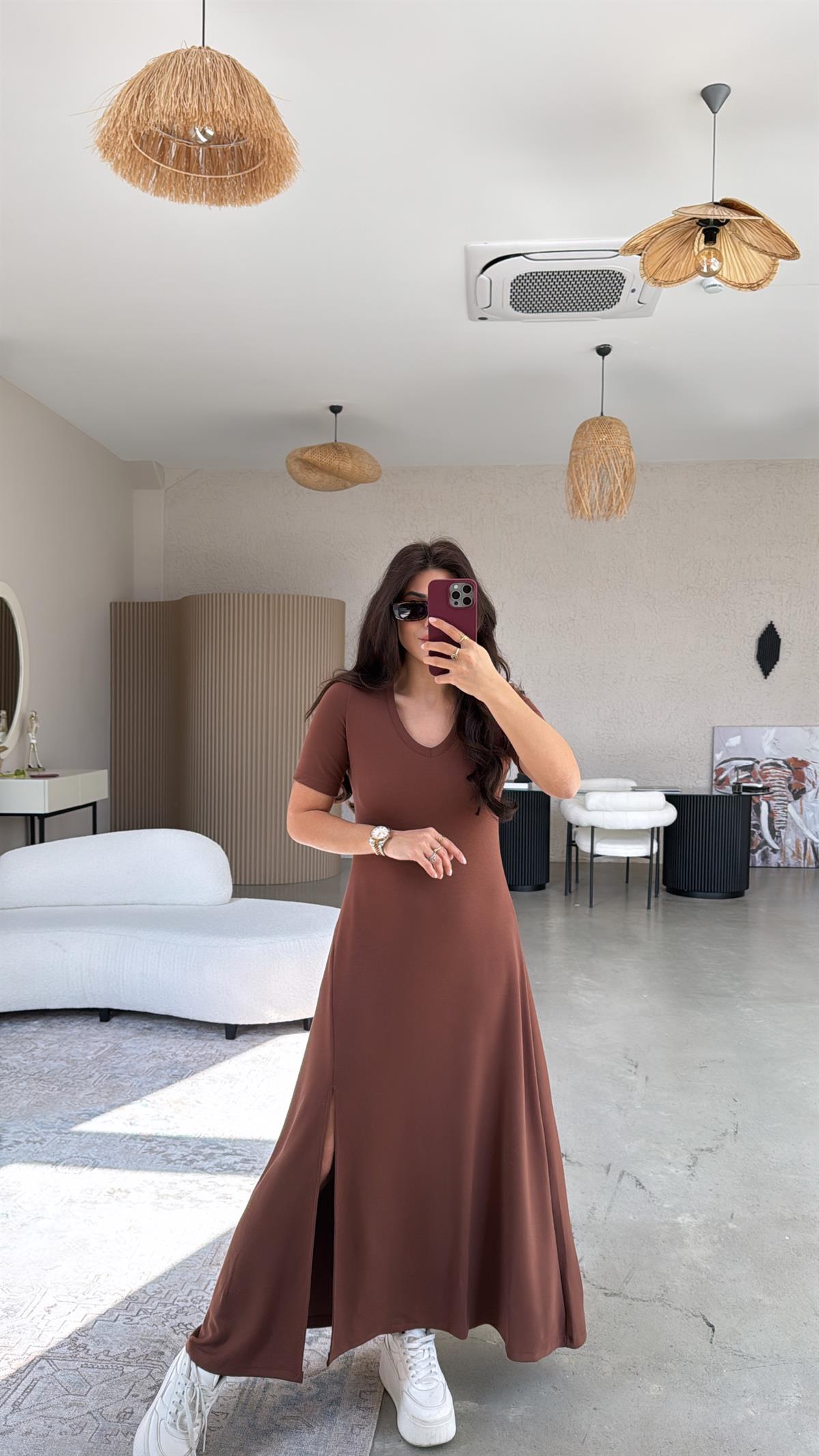 Kahverengi Kısa Kollu Yırtmaçlı Özel Üretim Elbise