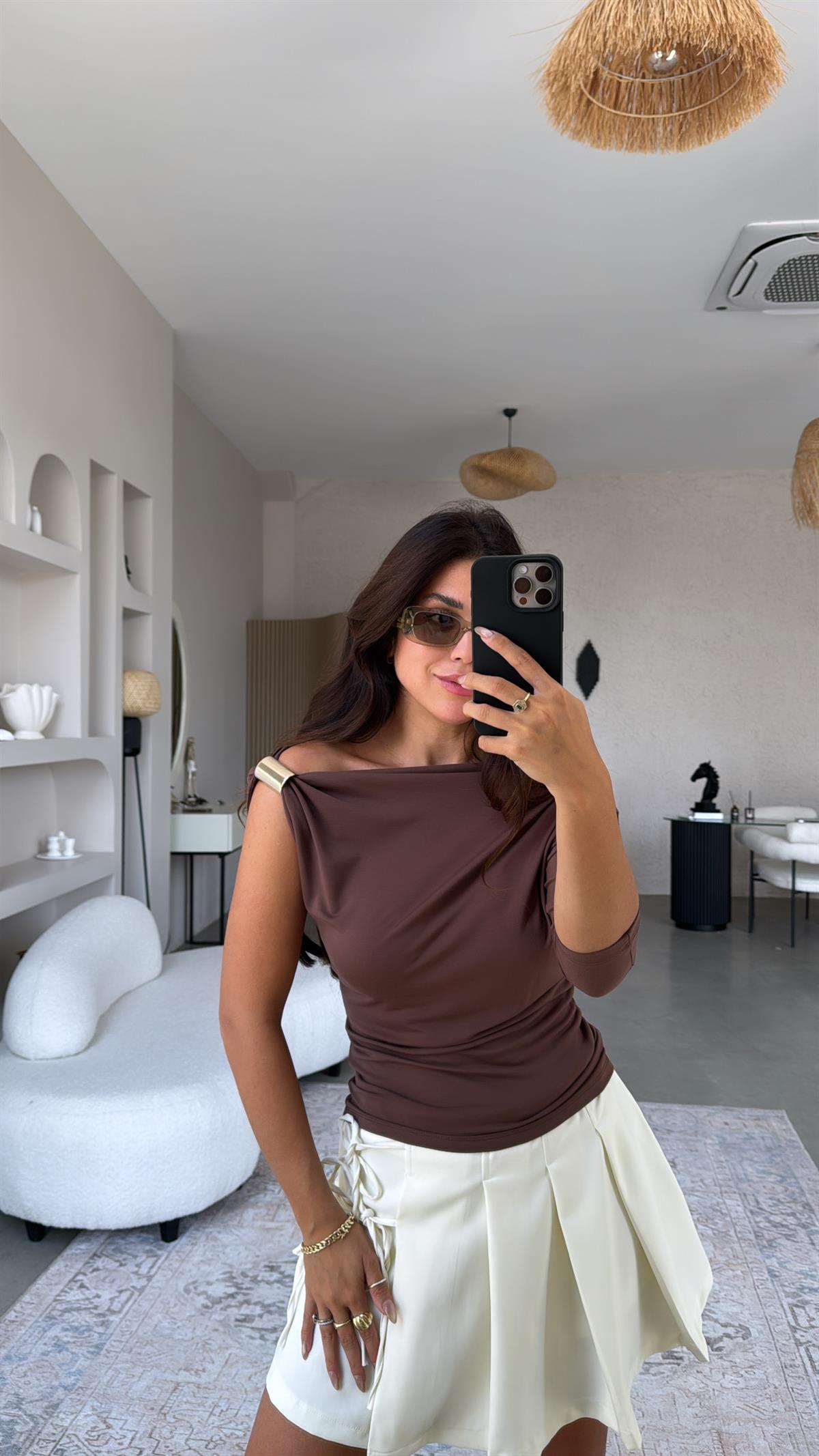 Kahverengi Omuz Aksesuarlı Bluz