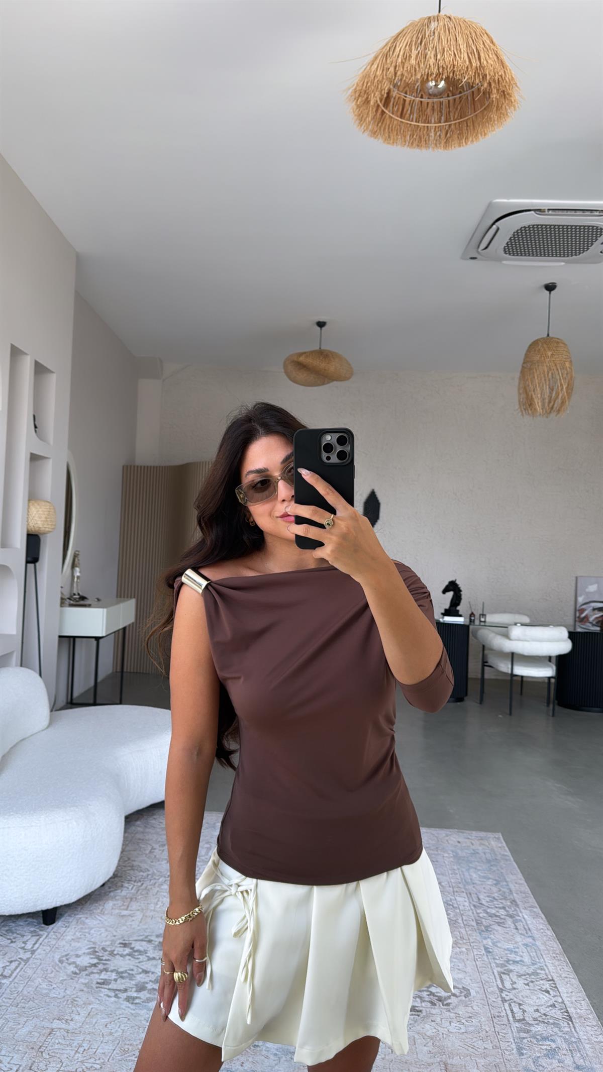 Kahverengi Omuz Aksesuarlı Bluz