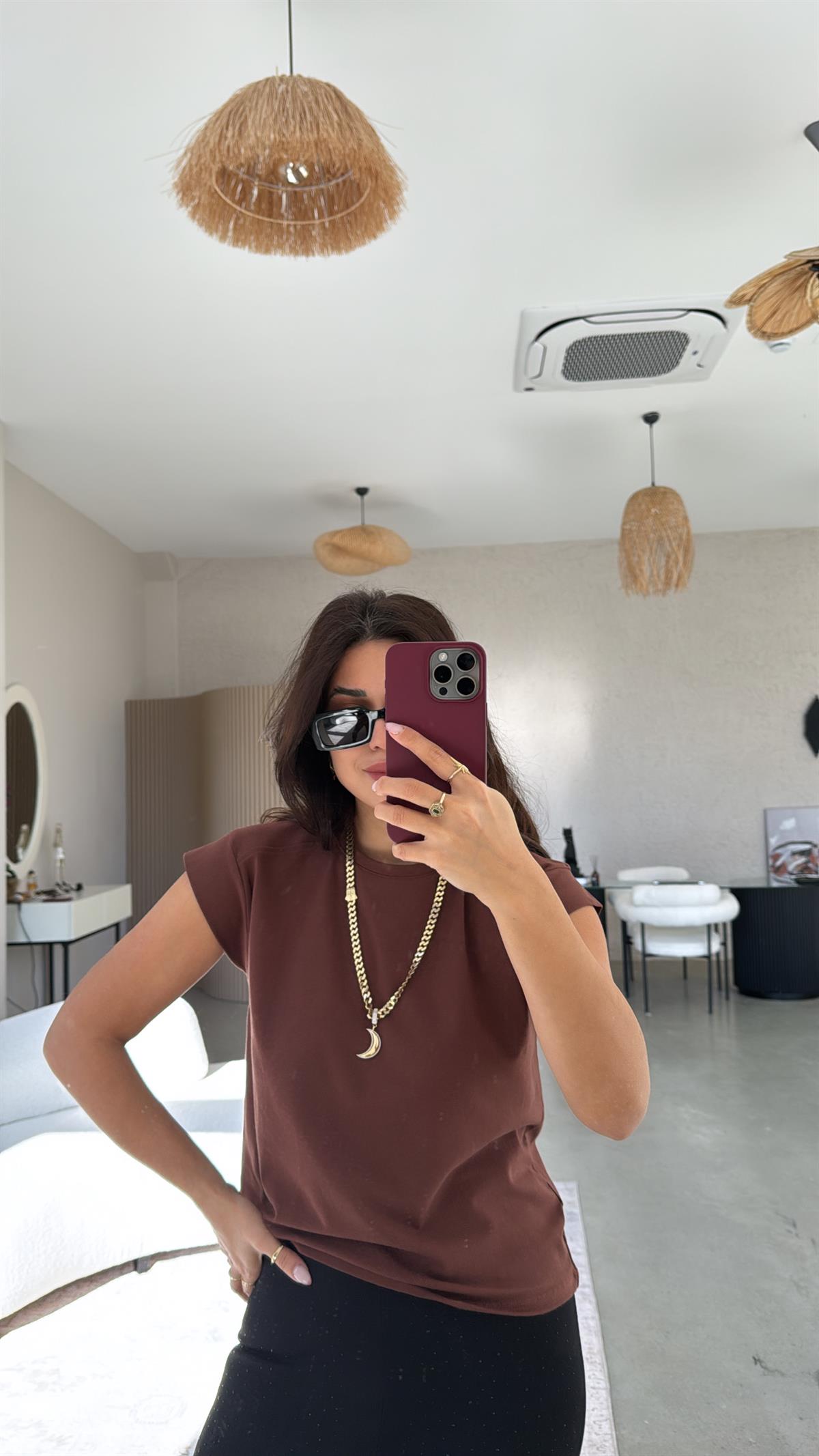 Kahverengi Omuz Detaylı Tshirt