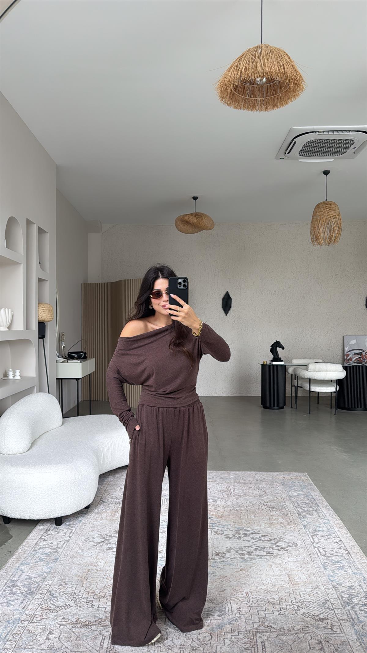 Kahverengi Örme Kayık Yaka Takım