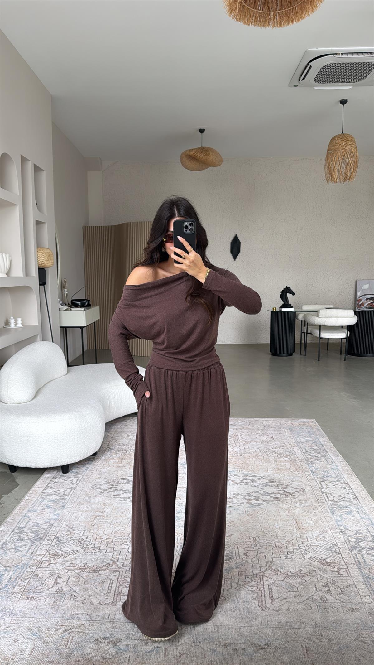 Kahverengi Örme Kayık Yaka Takım