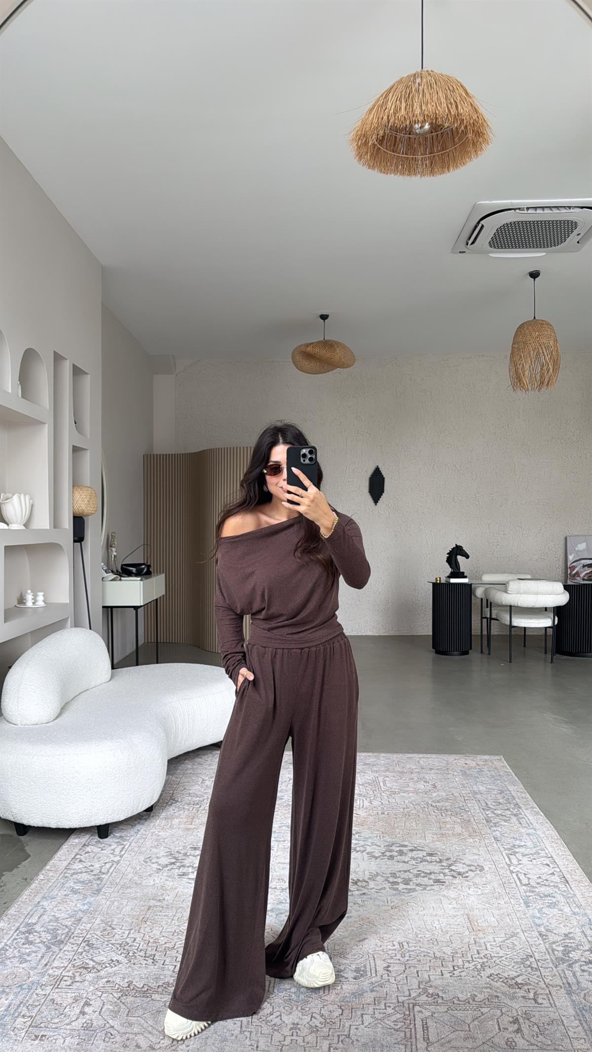 Kahverengi Örme Kayık Yaka Takım