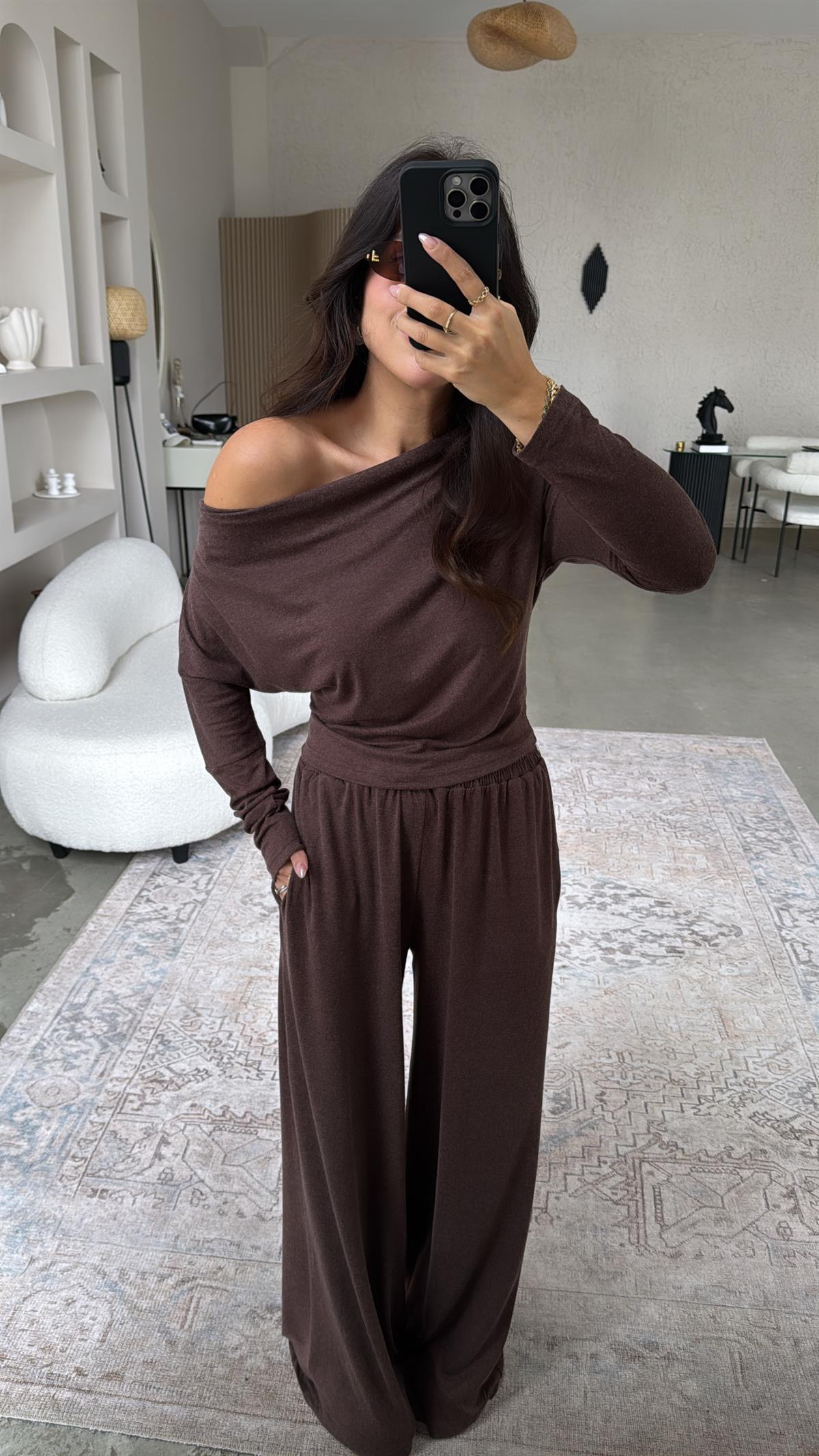 Kahverengi Örme Kayık Yaka Takım