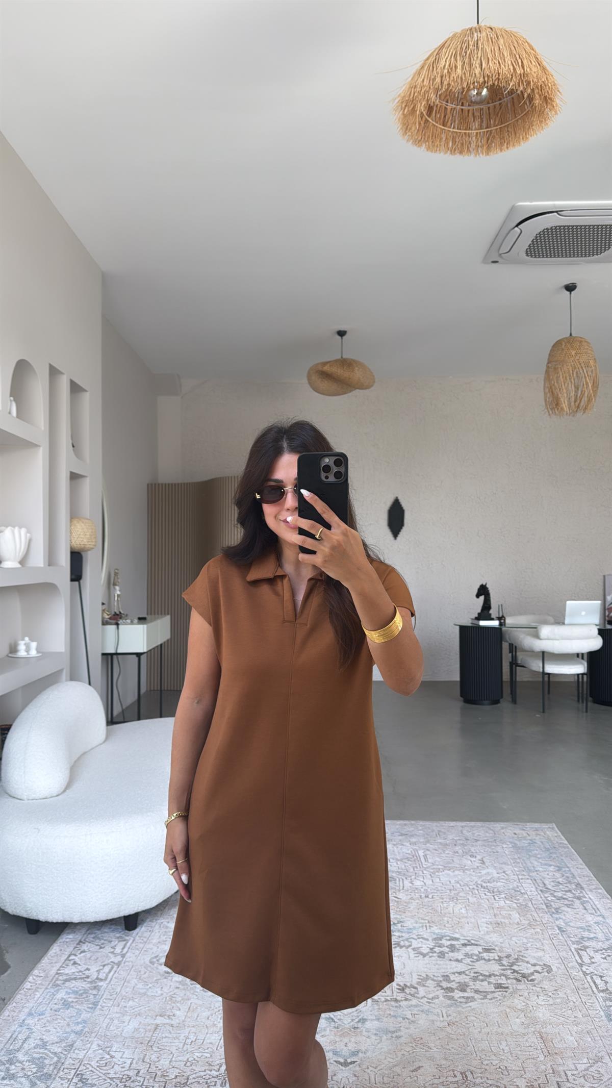 Kahverengi Polo Yaka Çımalı Elbise