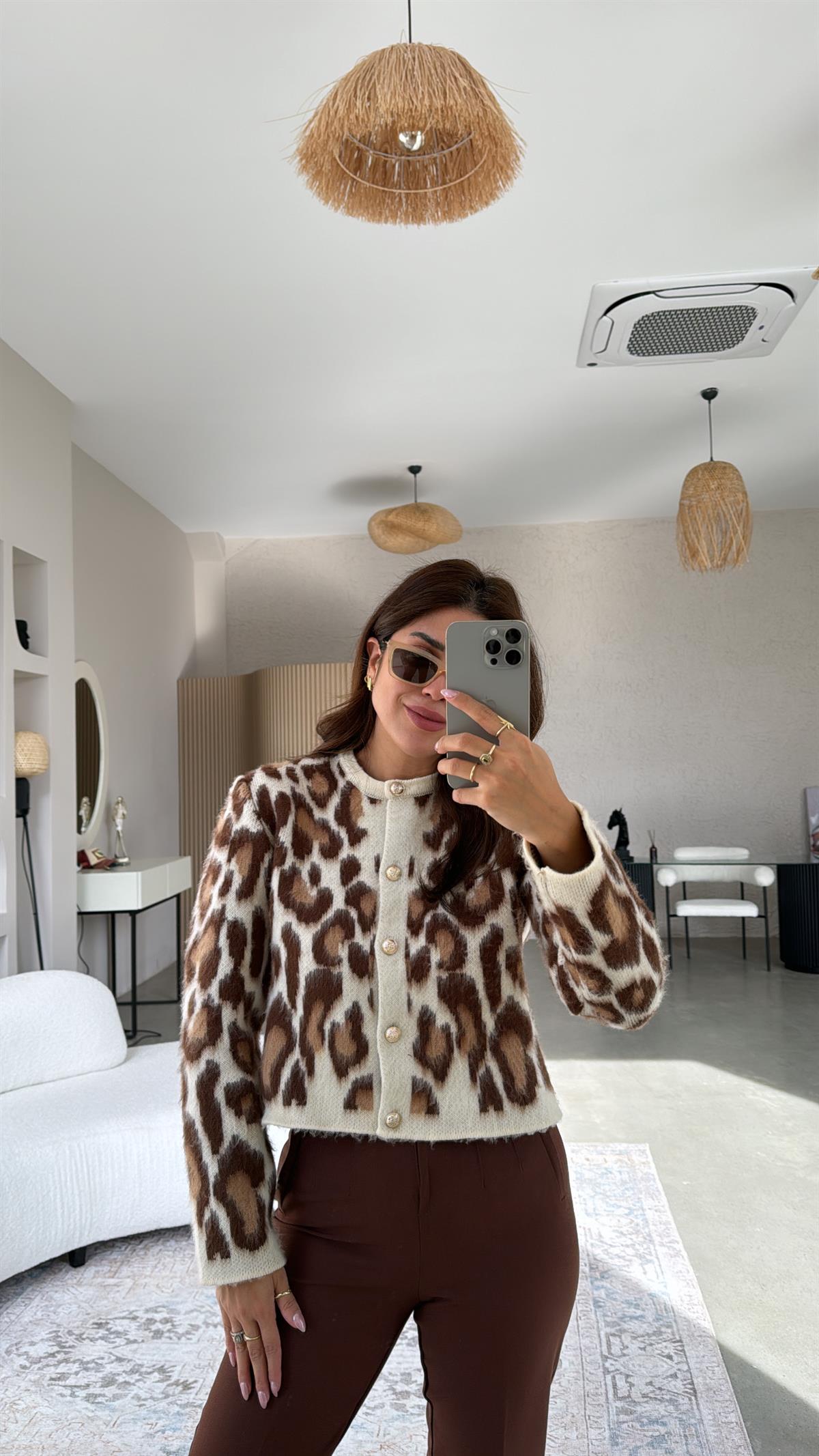 Kahverengi Sakallı Gold Düğmeli Leopar Hırka
