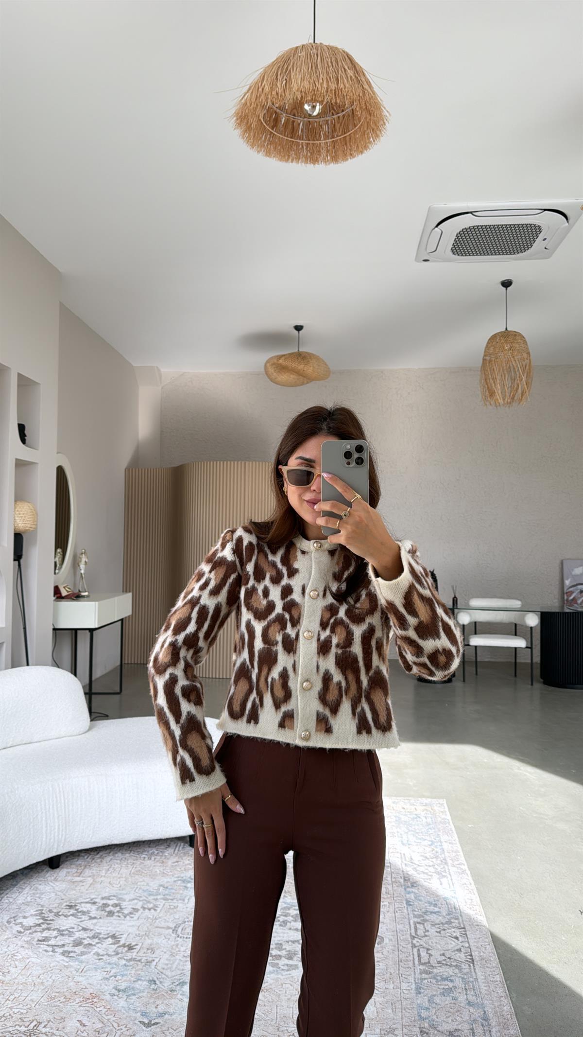 Kahverengi Sakallı Gold Düğmeli Leopar Hırka