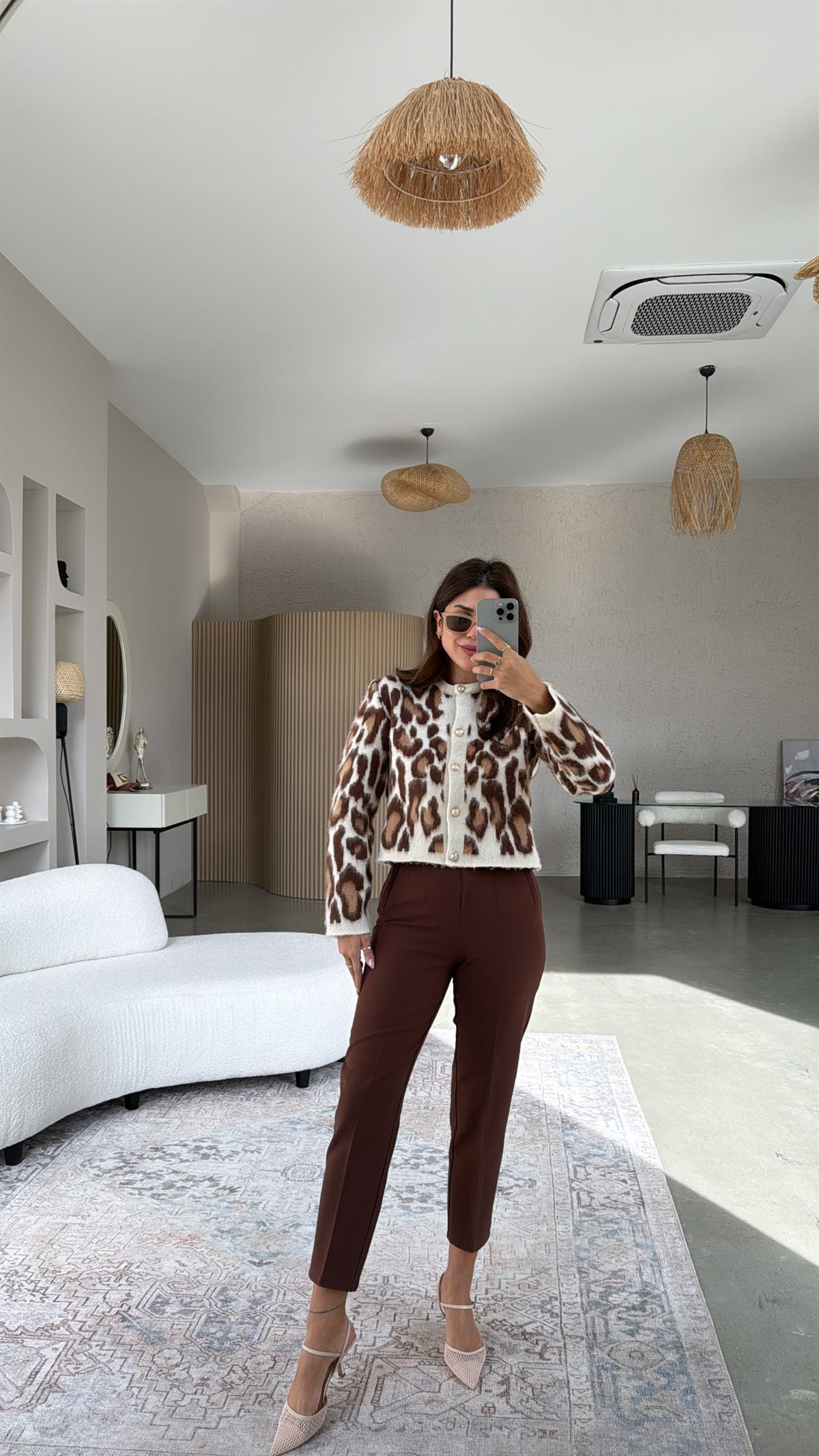 Kahverengi Sakallı Gold Düğmeli Leopar Hırka