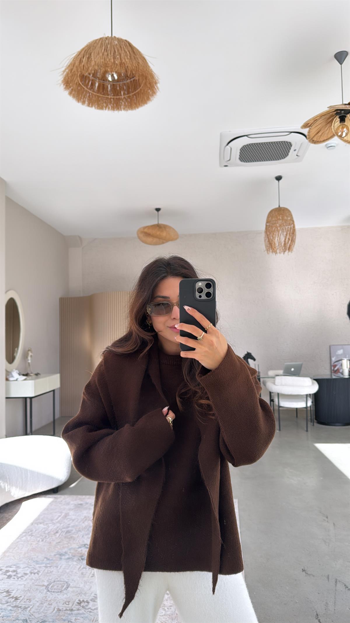 Kahverengi Şal Detaylı Yumuşak Kazak