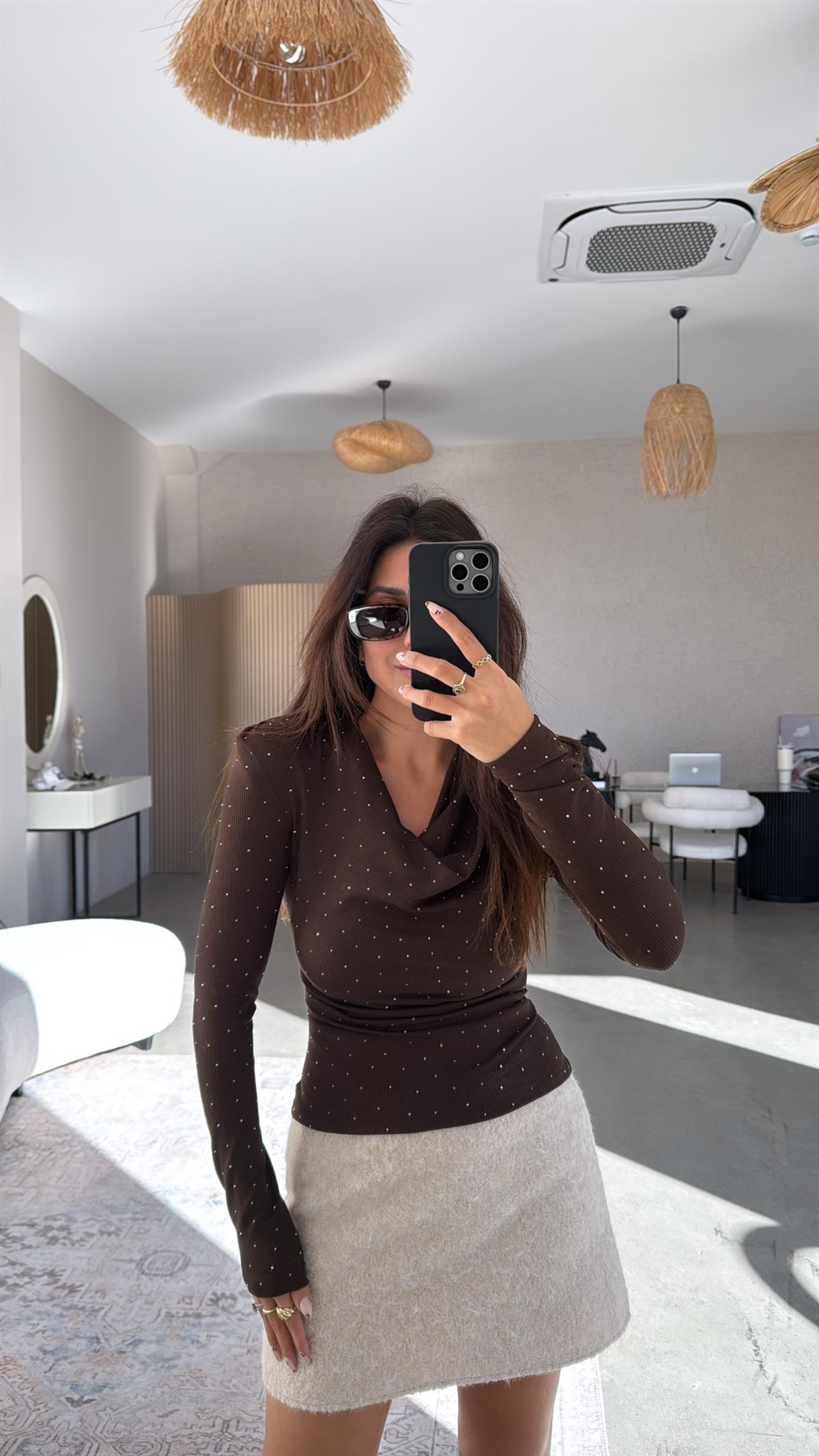 Kahverengi Taşlı Degaje Bluz