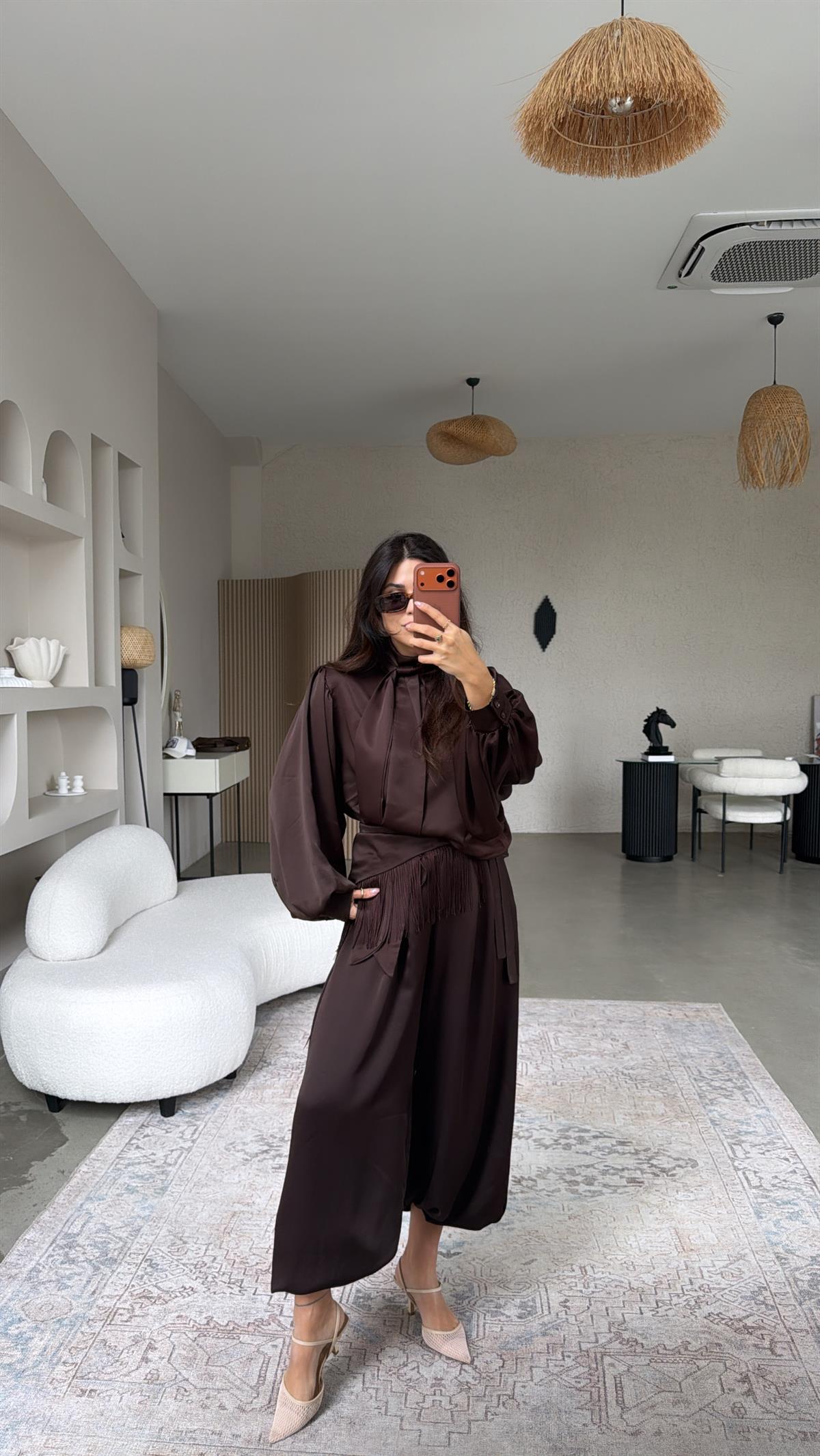 Kahverengi Tok Saten Premium Üçlü Bluz Pantolon Püskül Kemer Takım