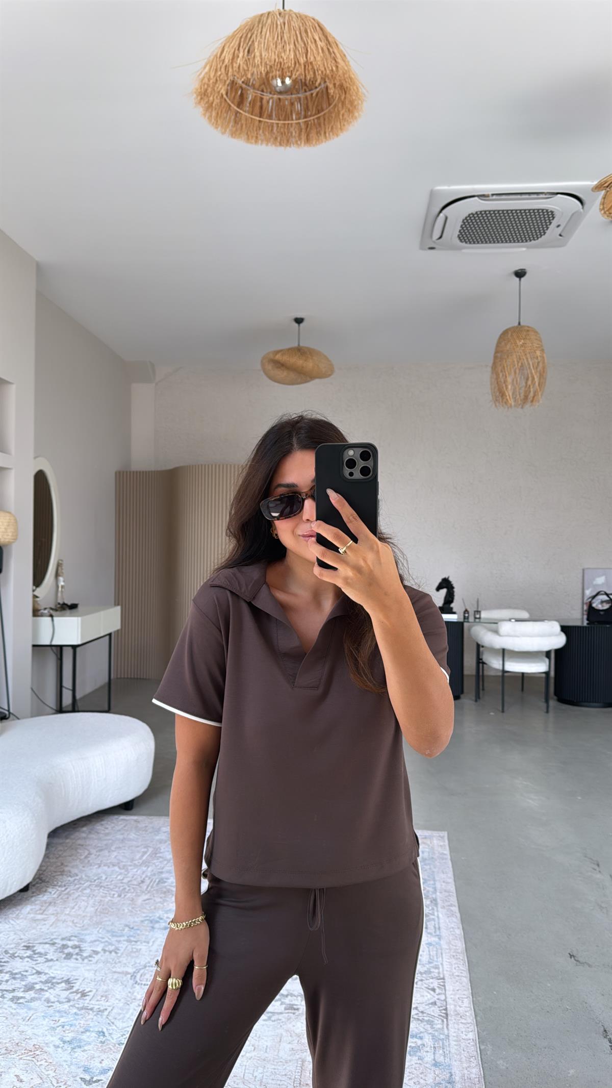 Kahverengi Yakalı Biyeli Modal Takım