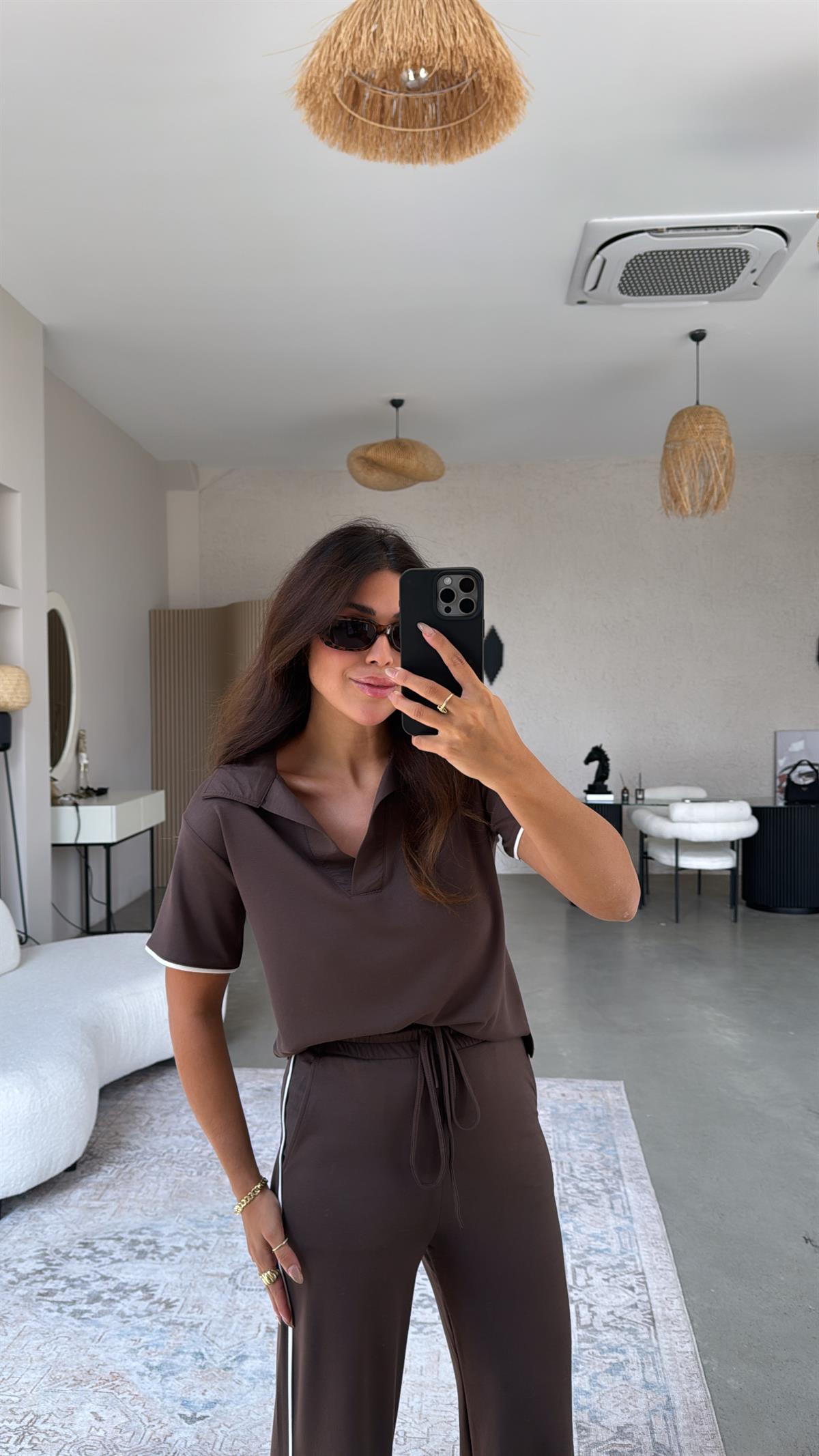 Kahverengi Yakalı Biyeli Modal Takım