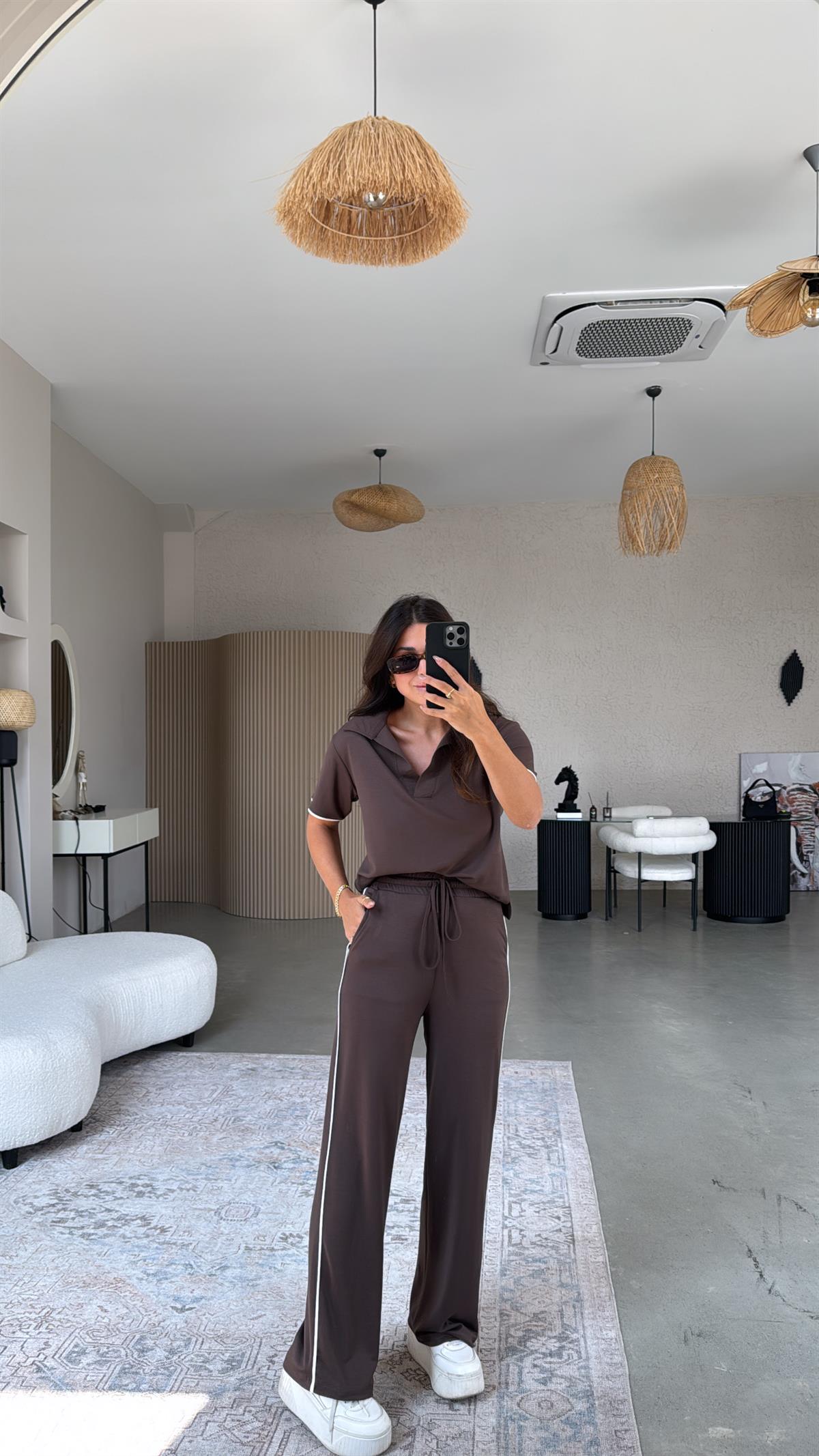 Kahverengi Yakalı Biyeli Modal Takım