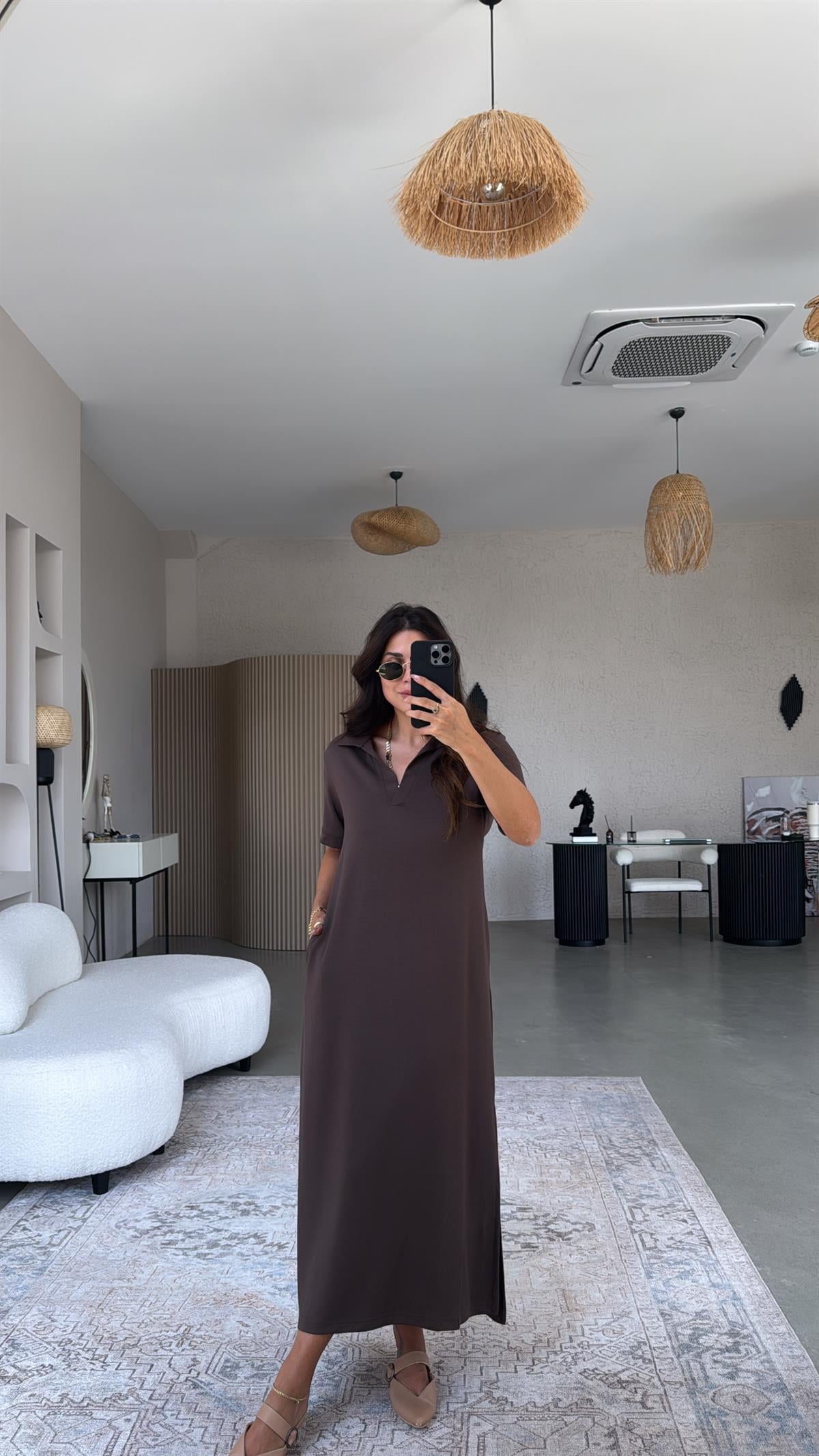 Kahverengi Yakalı Uzun Modal Elbise