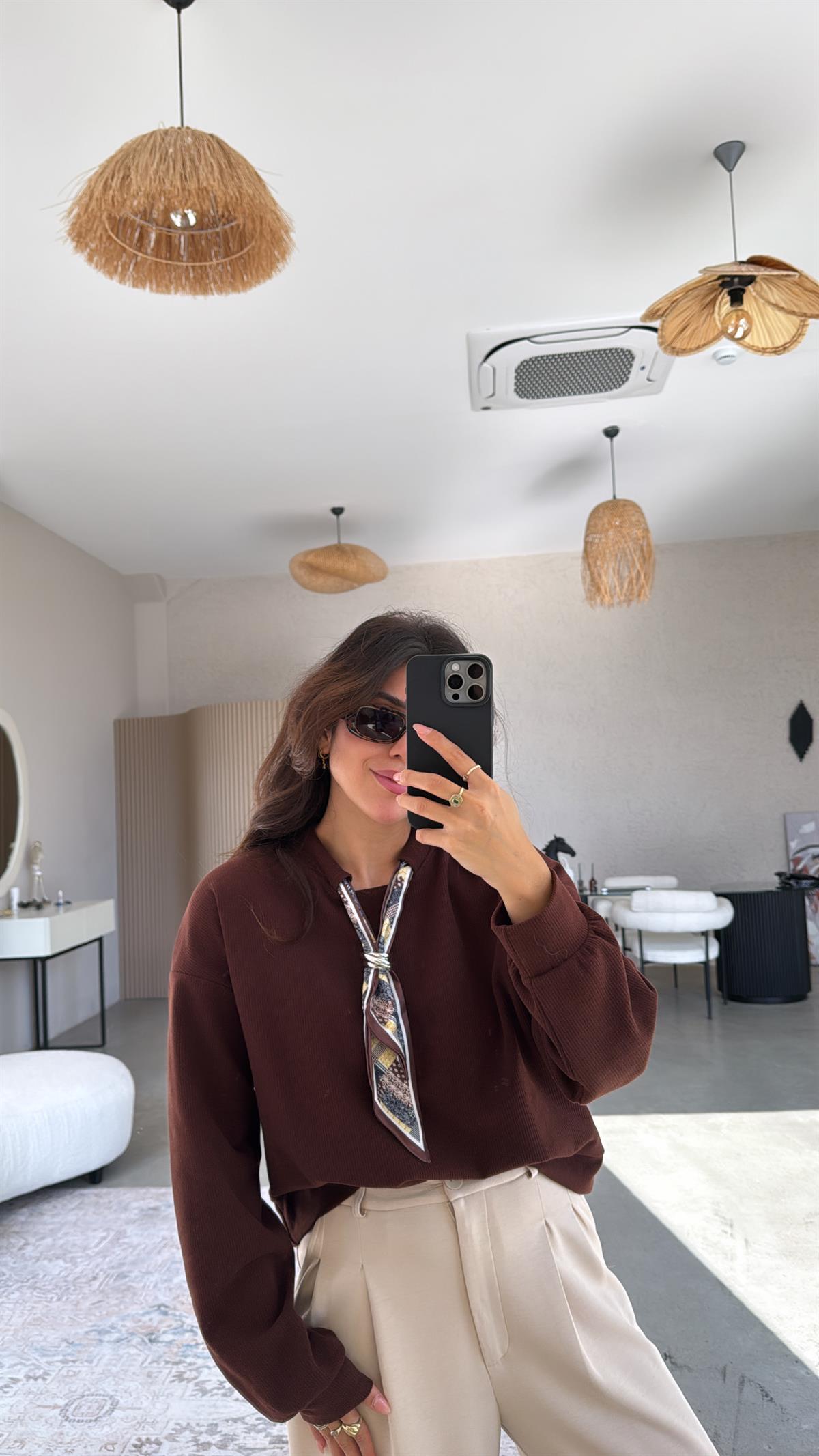 Kaşkorse Kahverengi Fularlı Sweatshirt