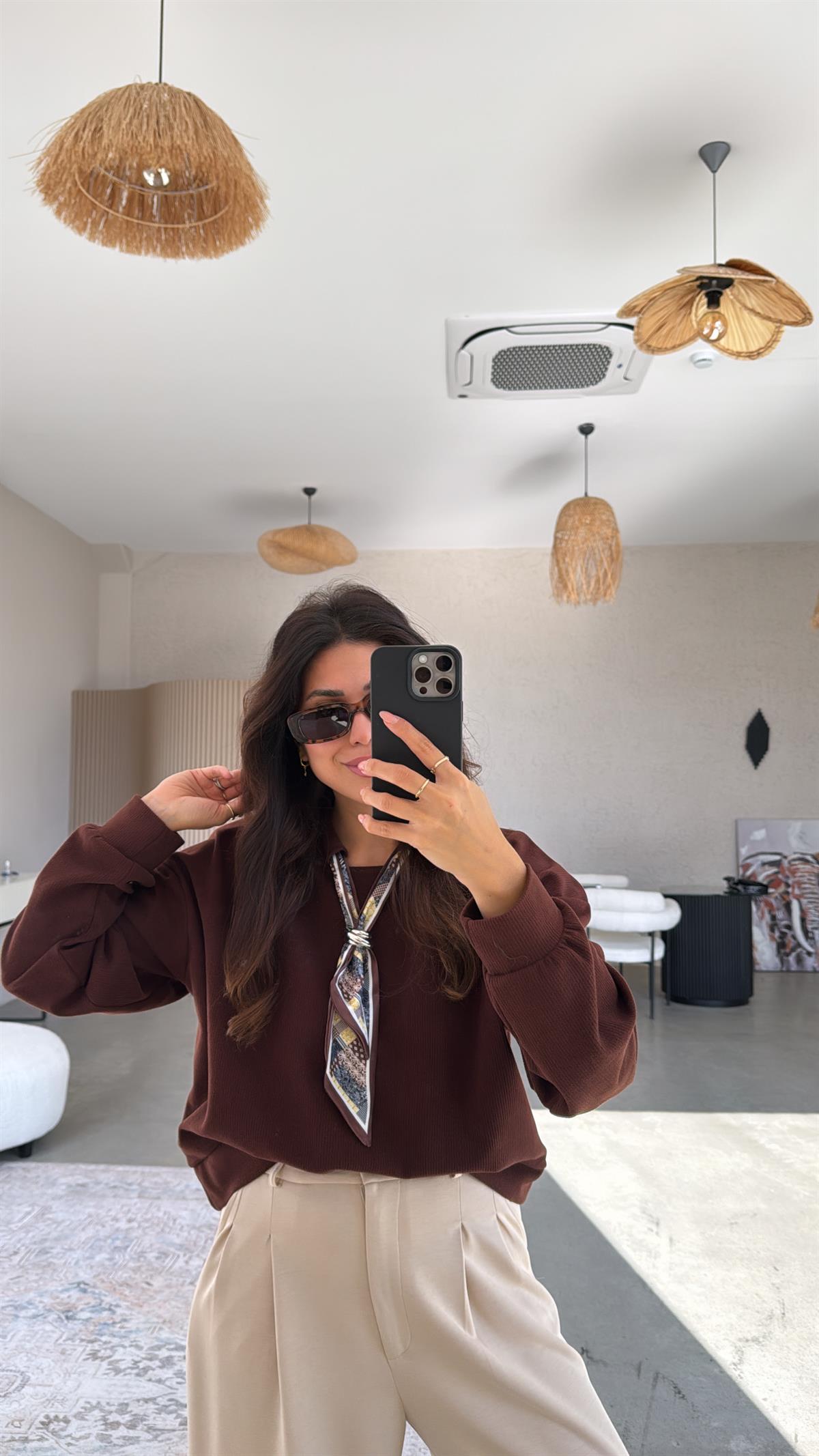 Kaşkorse Kahverengi Fularlı Sweatshirt