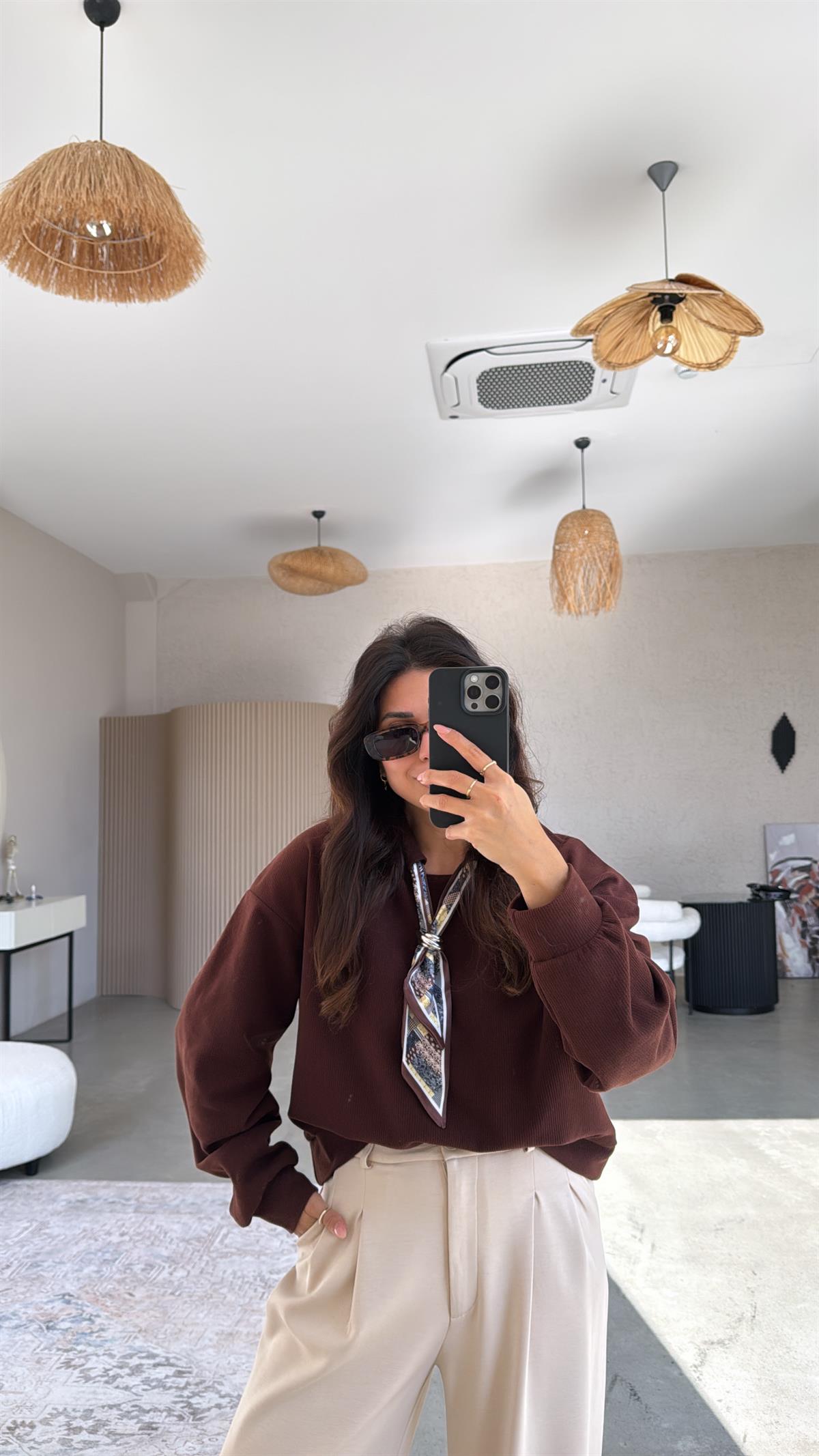 Kaşkorse Kahverengi Fularlı Sweatshirt