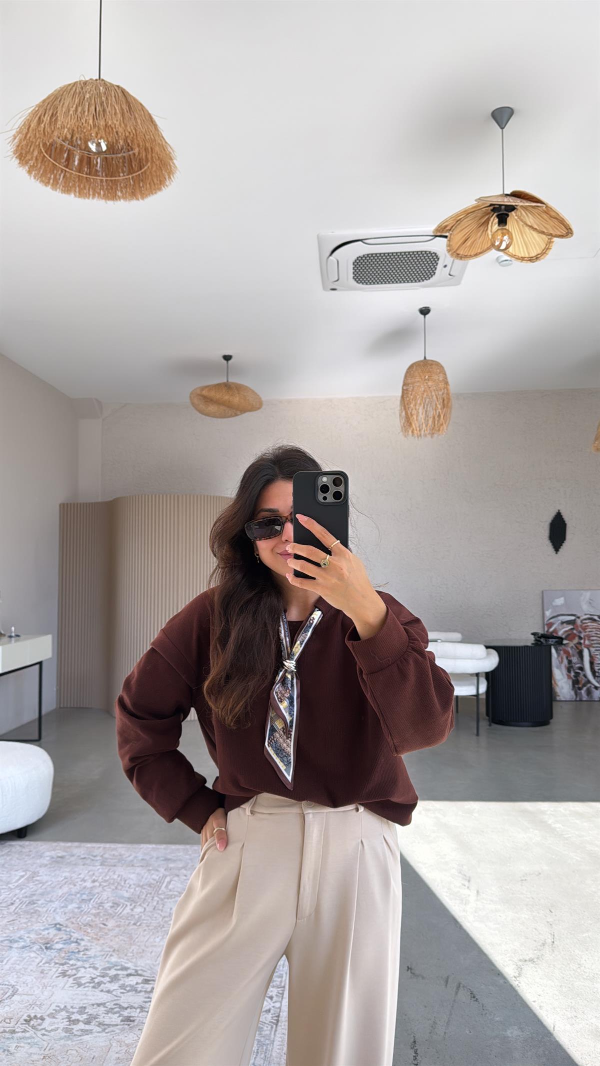 Kaşkorse Kahverengi Fularlı Sweatshirt