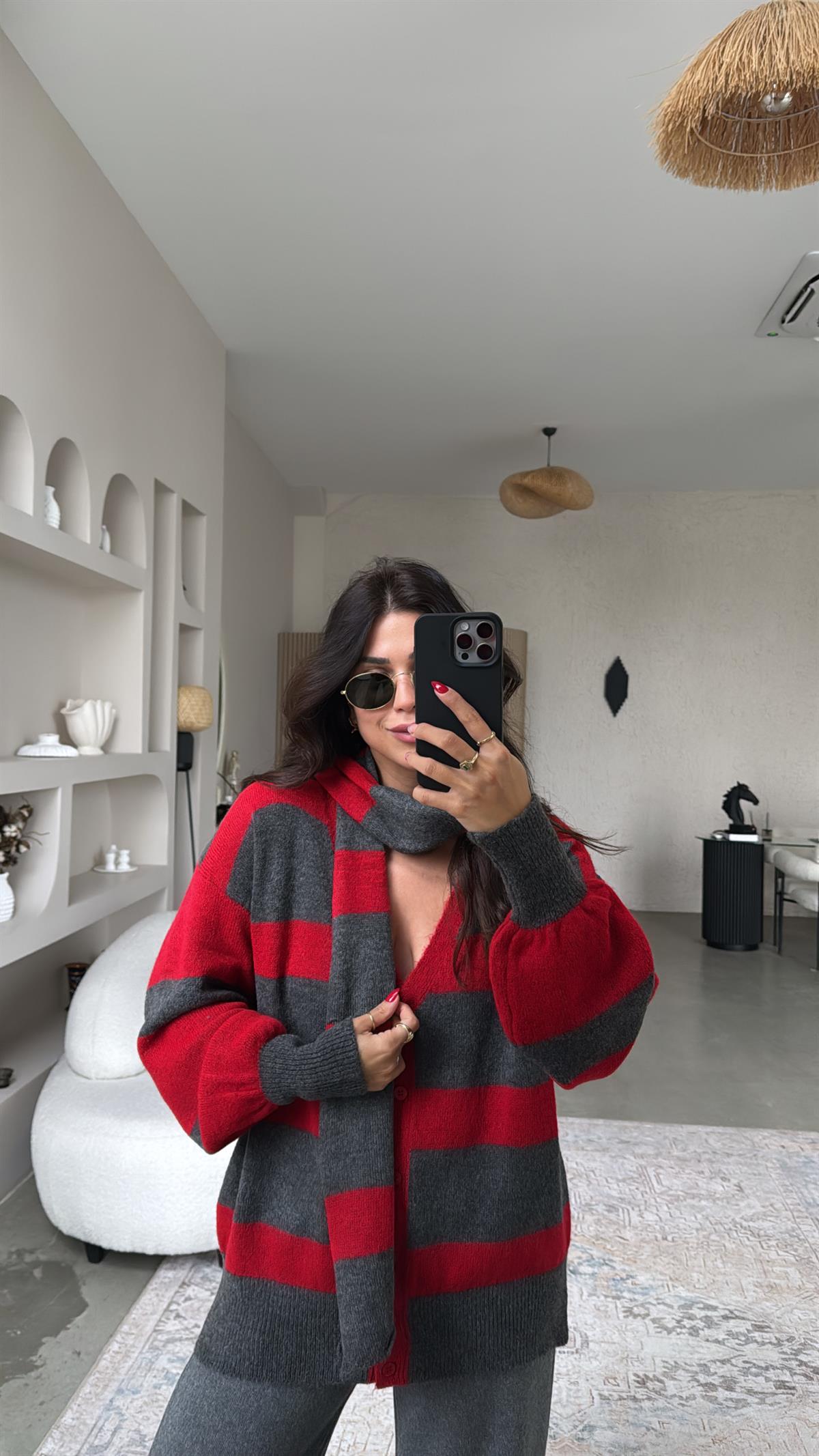 Kırmızı Antrasit Şeritli Kendinden Atkılı Yumoş Hırka