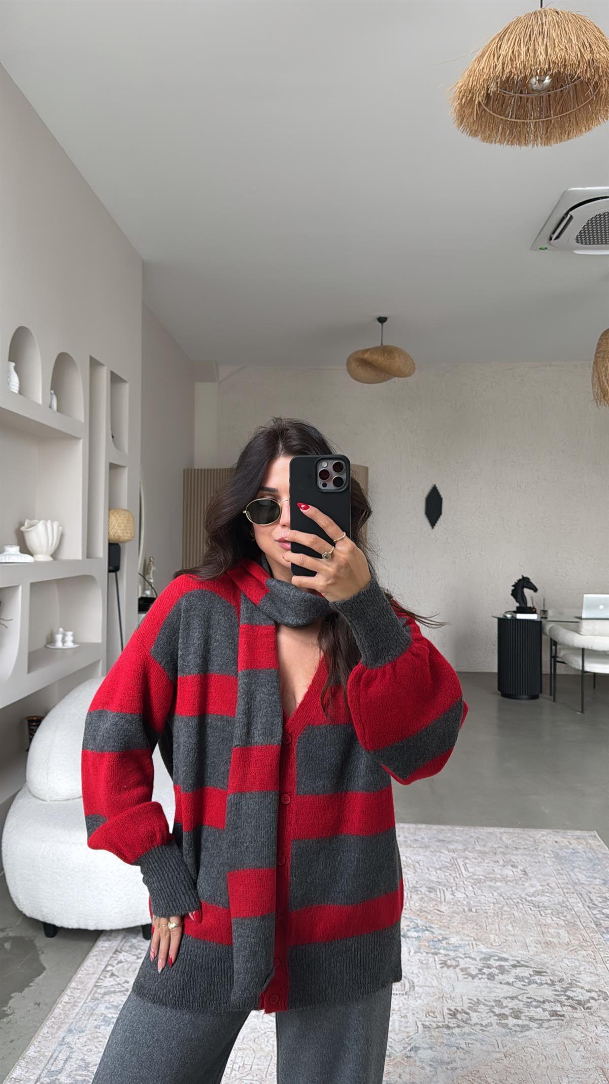 Kırmızı Antrasit Şeritli Kendinden Atkılı Yumoş Hırka