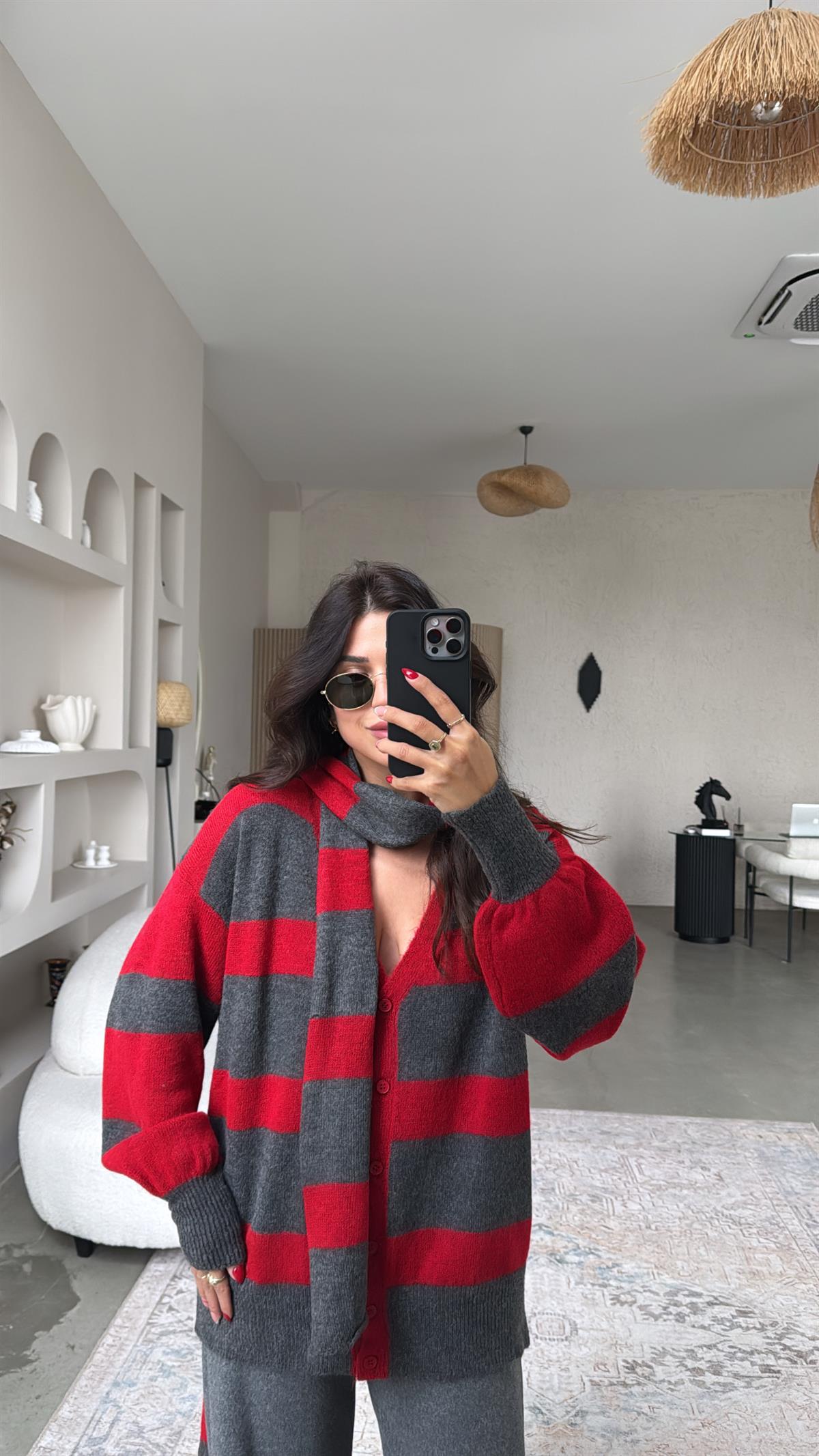 Kırmızı Antrasit Şeritli Kendinden Atkılı Yumoş Hırka