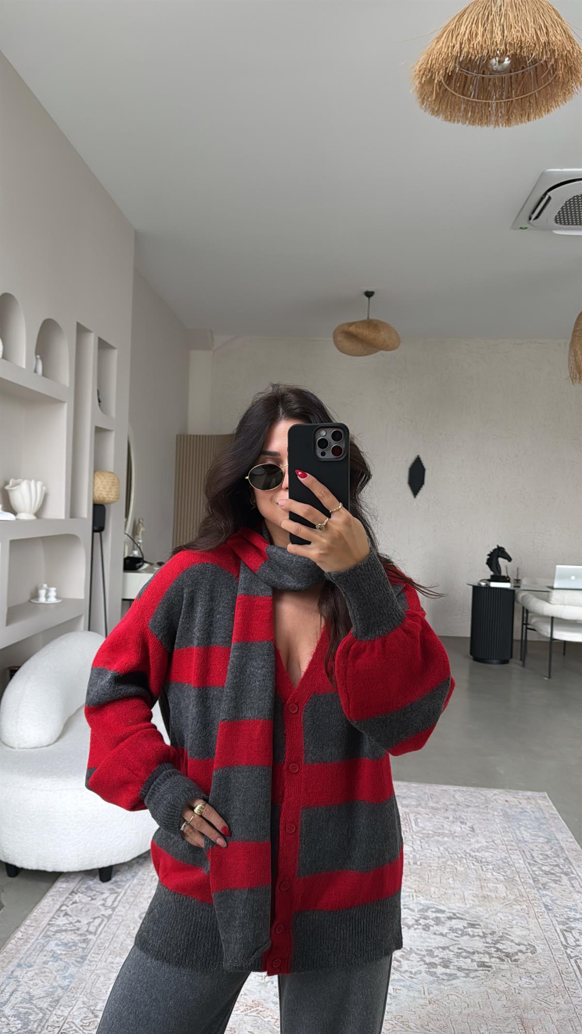 Kırmızı Antrasit Şeritli Kendinden Atkılı Yumoş Hırka