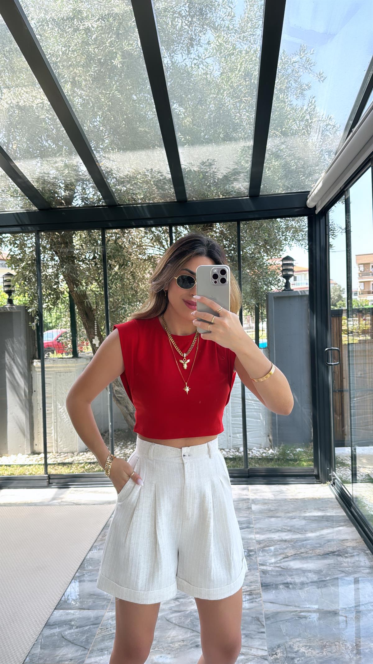 Kırmızı Dik Omuzlu Tshirt