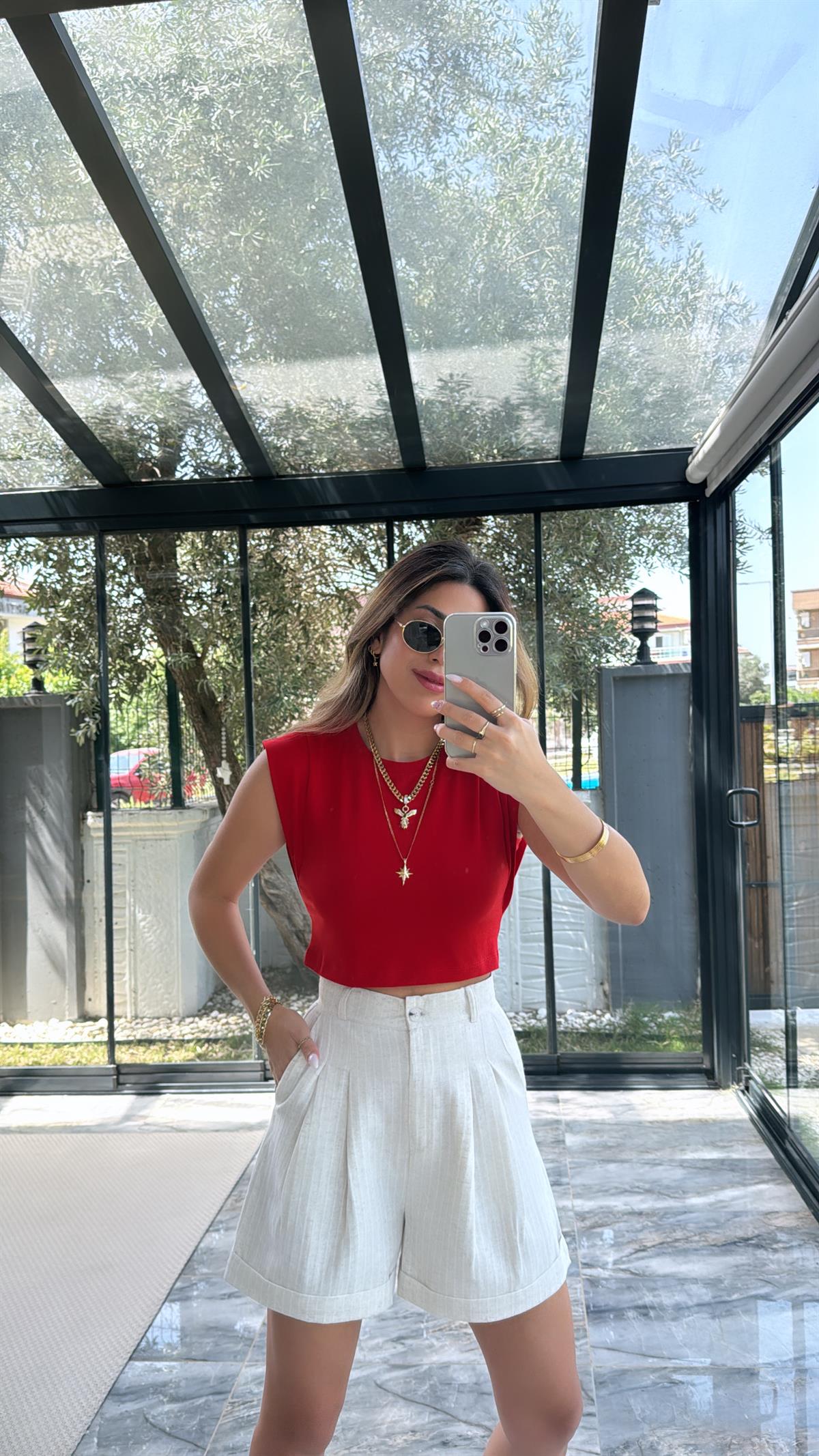 Kırmızı Dik Omuzlu Tshirt