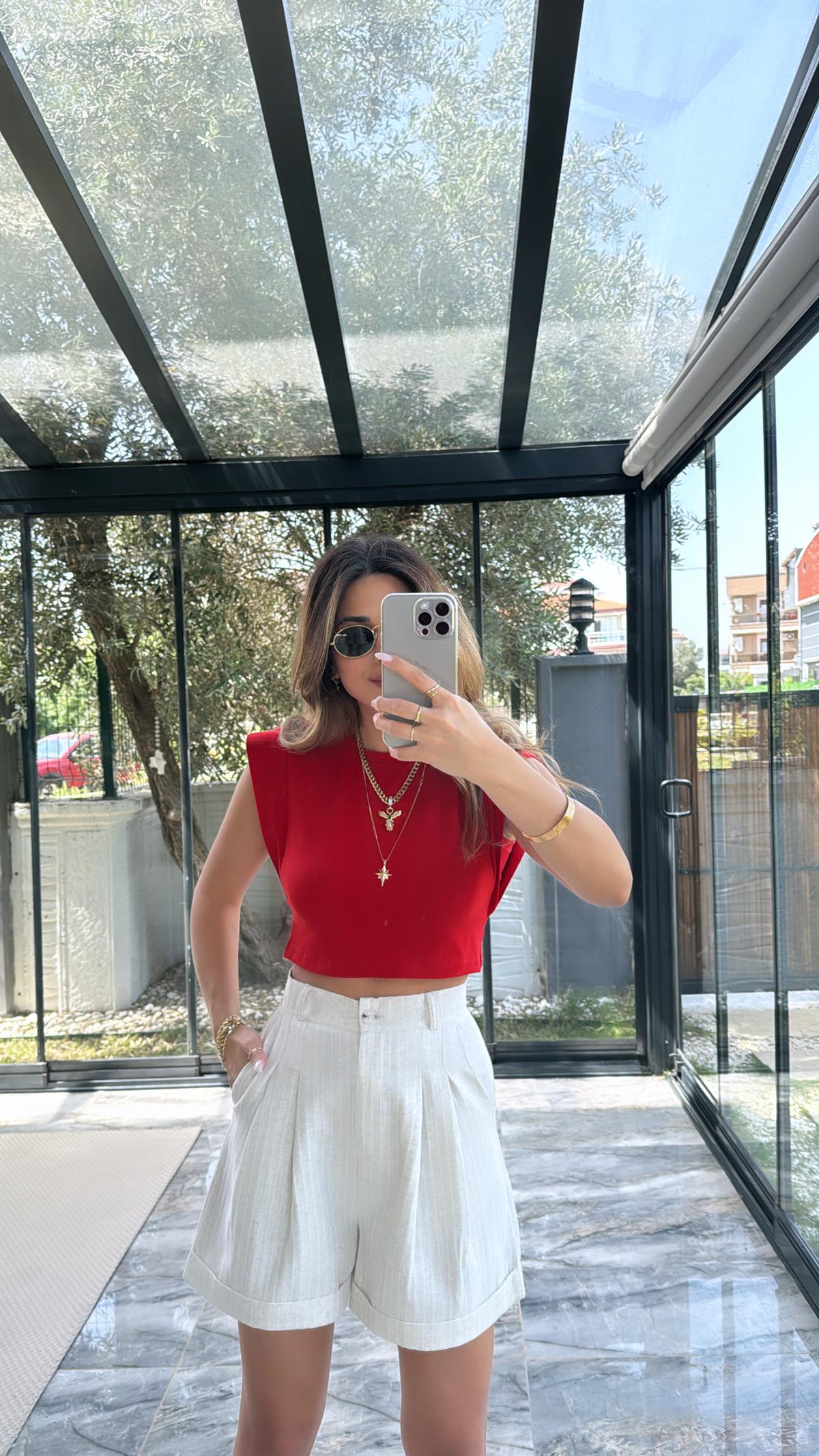 Kırmızı Dik Omuzlu Tshirt