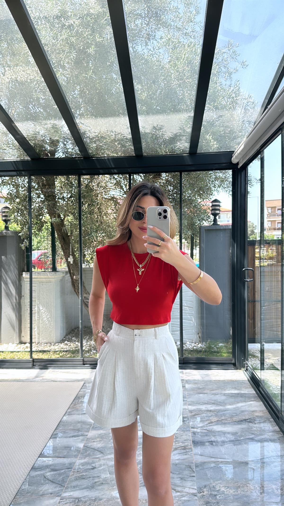 Kırmızı Dik Omuzlu Tshirt