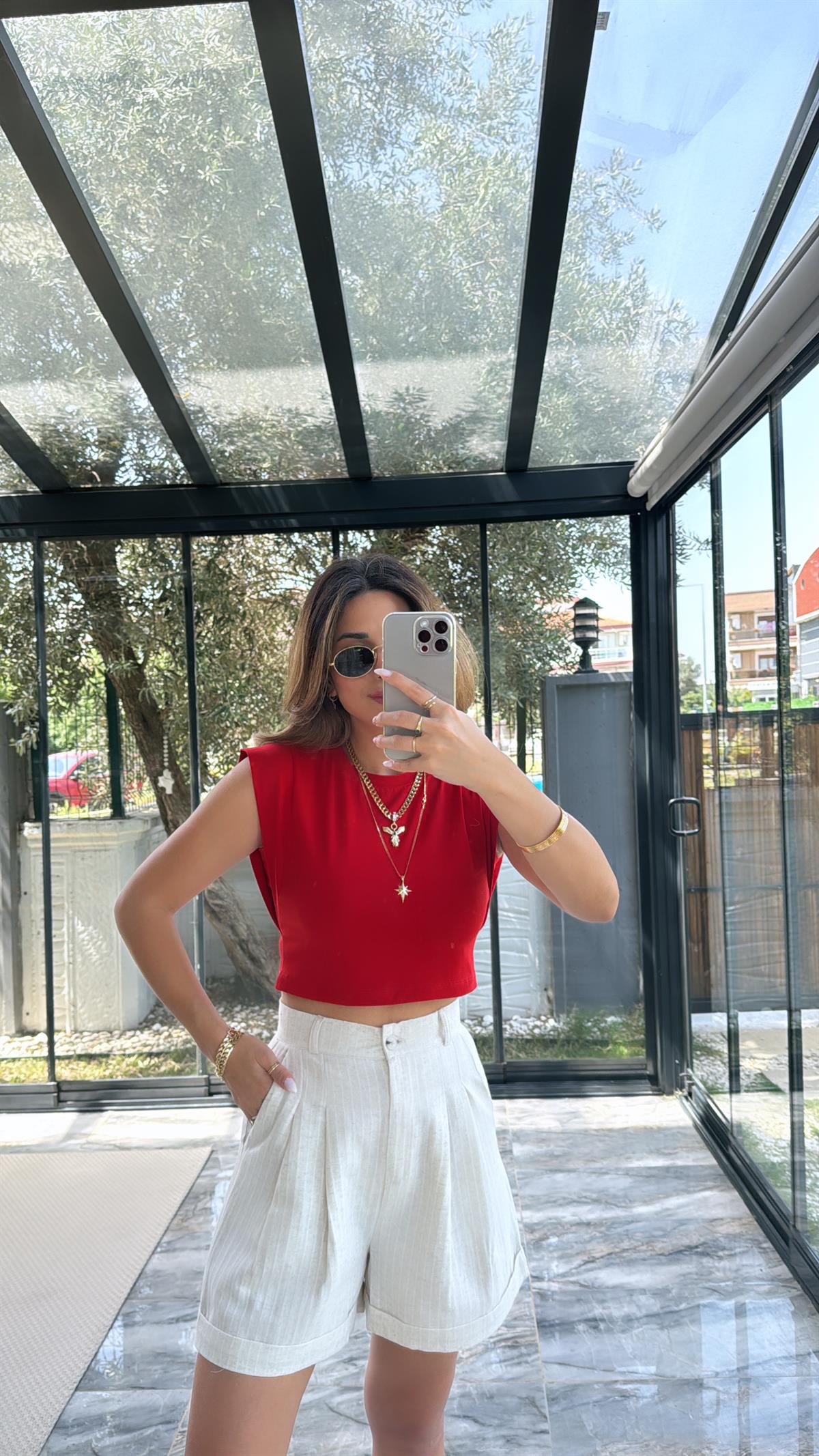 Kırmızı Dik Omuzlu Tshirt