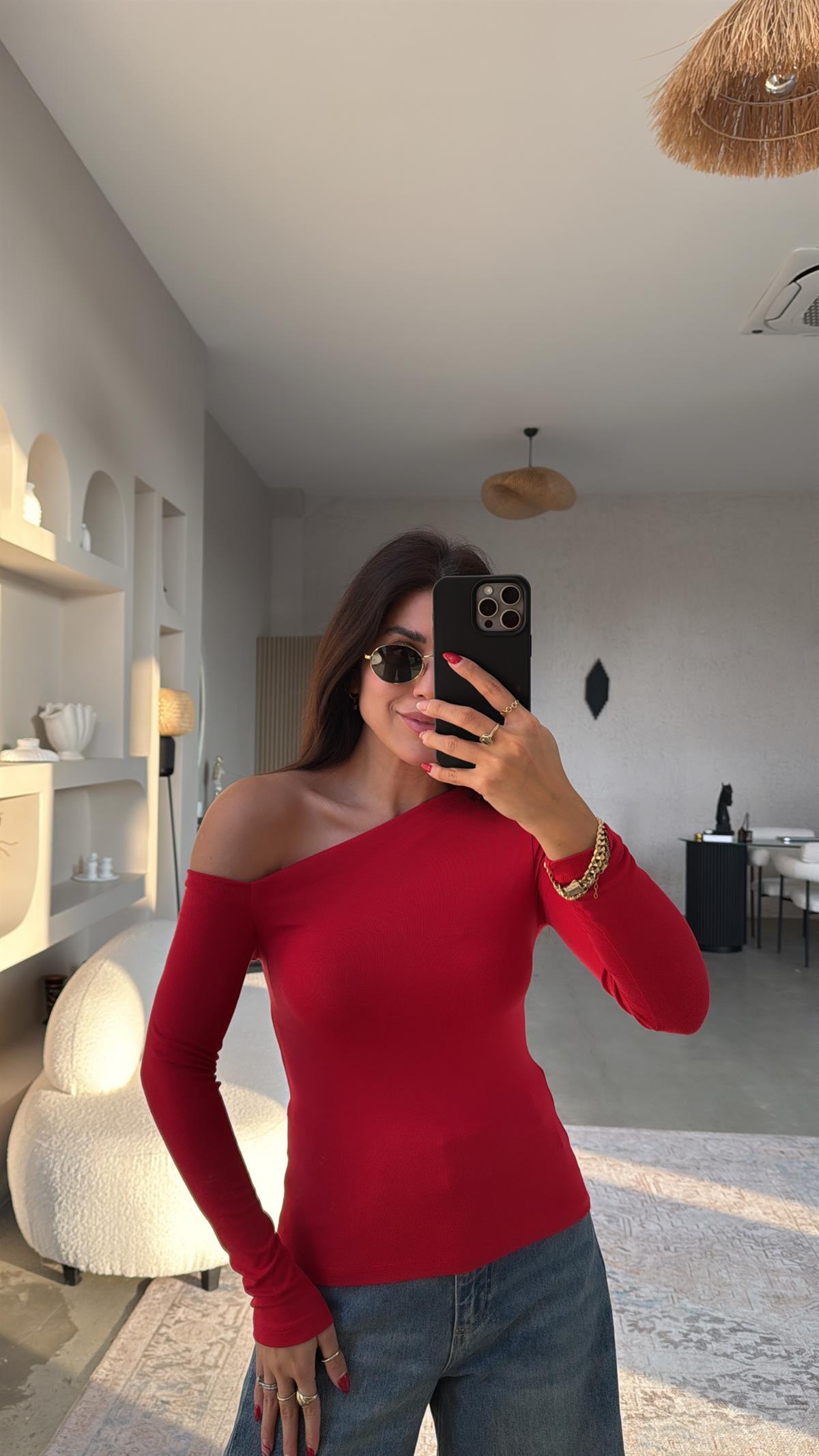 Kırmızı İthal Modal Kumaş Omzu Açık Bluz