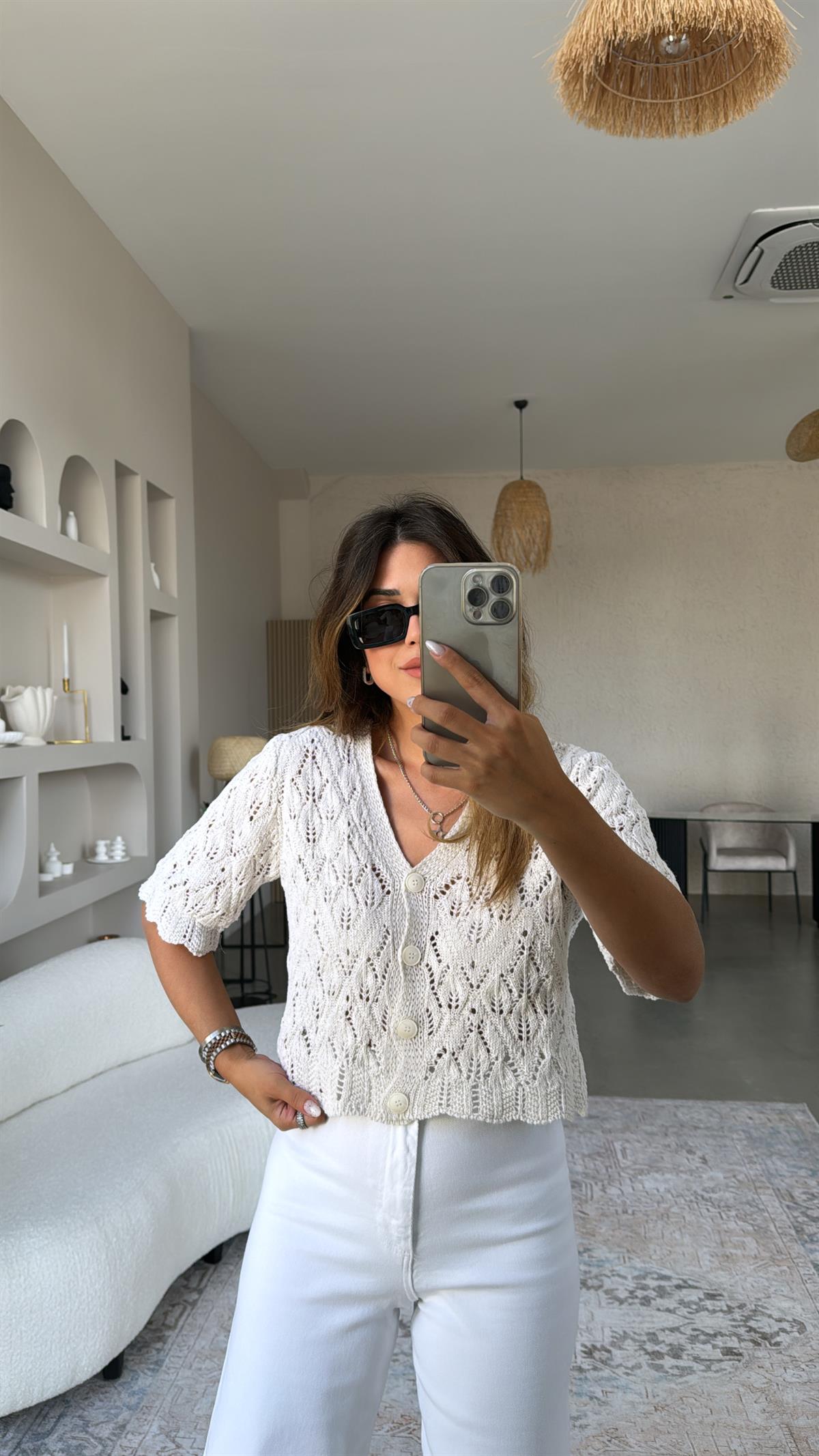 Kısa Kol Düğmeli Ajur Hırka