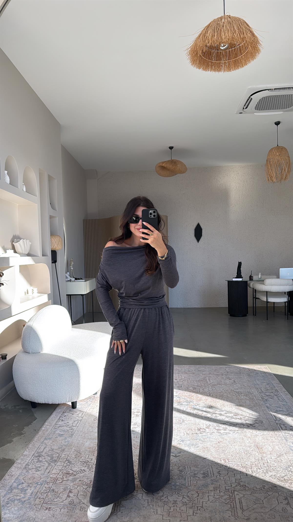 Koyu Gri Omzu Düşük Rahat Takım