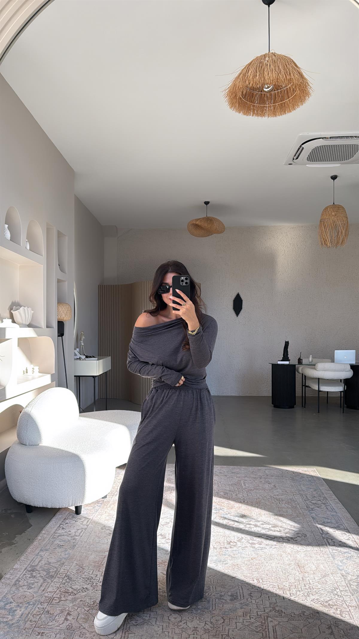 Koyu Gri Omzu Düşük Rahat Takım