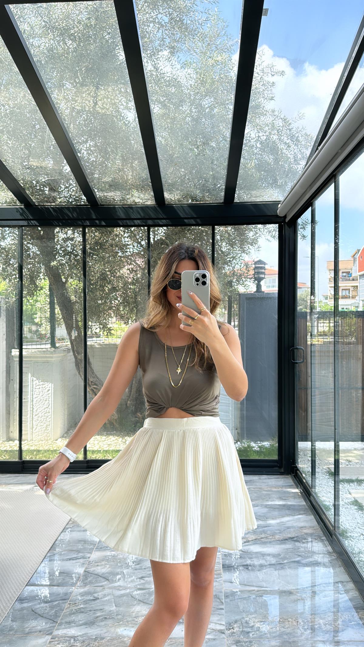 Krem Piliseli Şortlu Etek