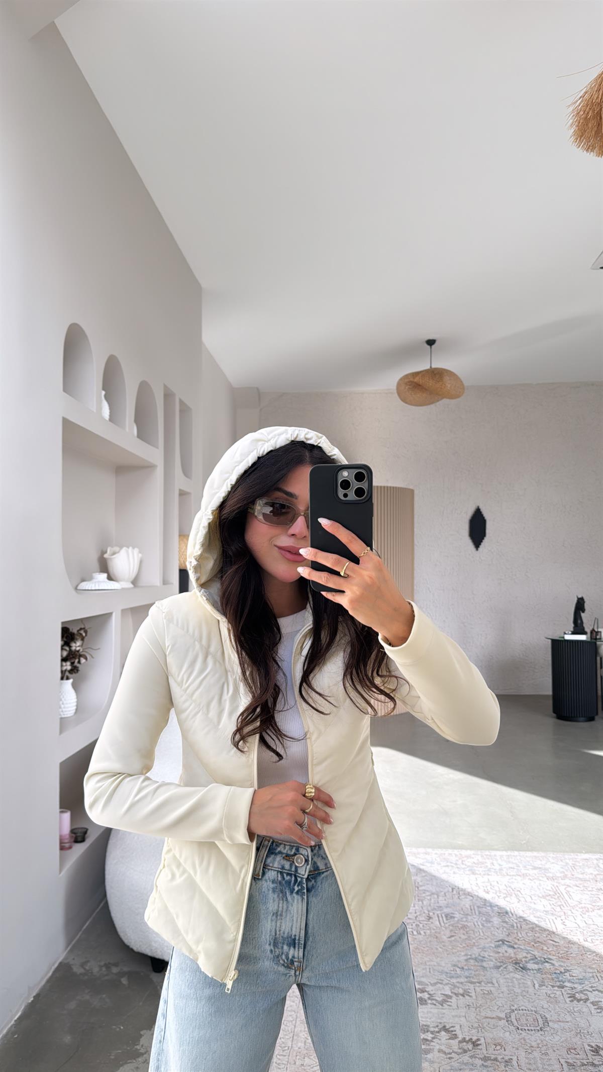 Krem Scuba Detaylı Şişme Mont