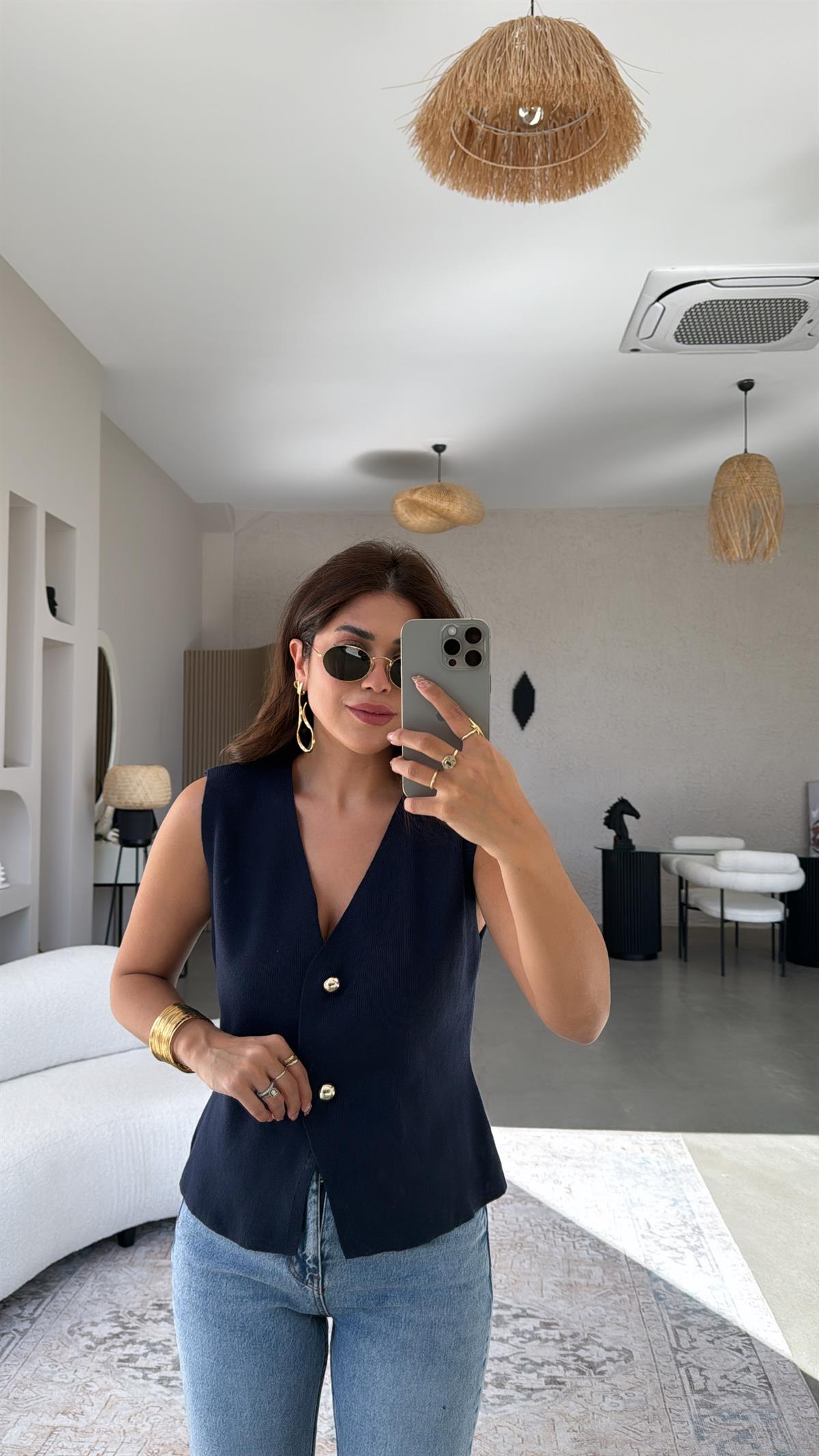 Lacivert Büyük Düğmeli Triko Yelek