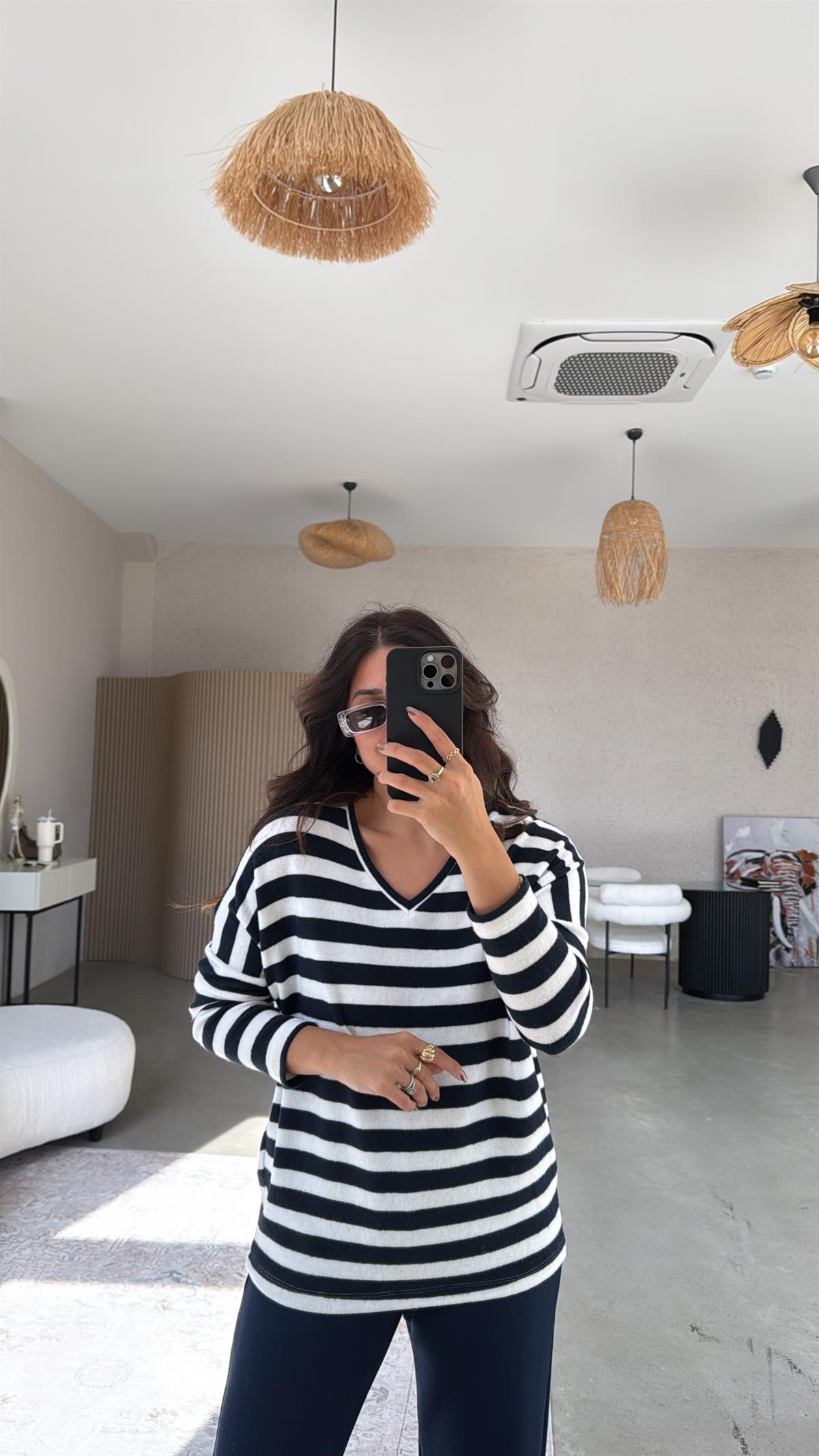 Lacivert Çizgili V Yaka Yumoş Basic