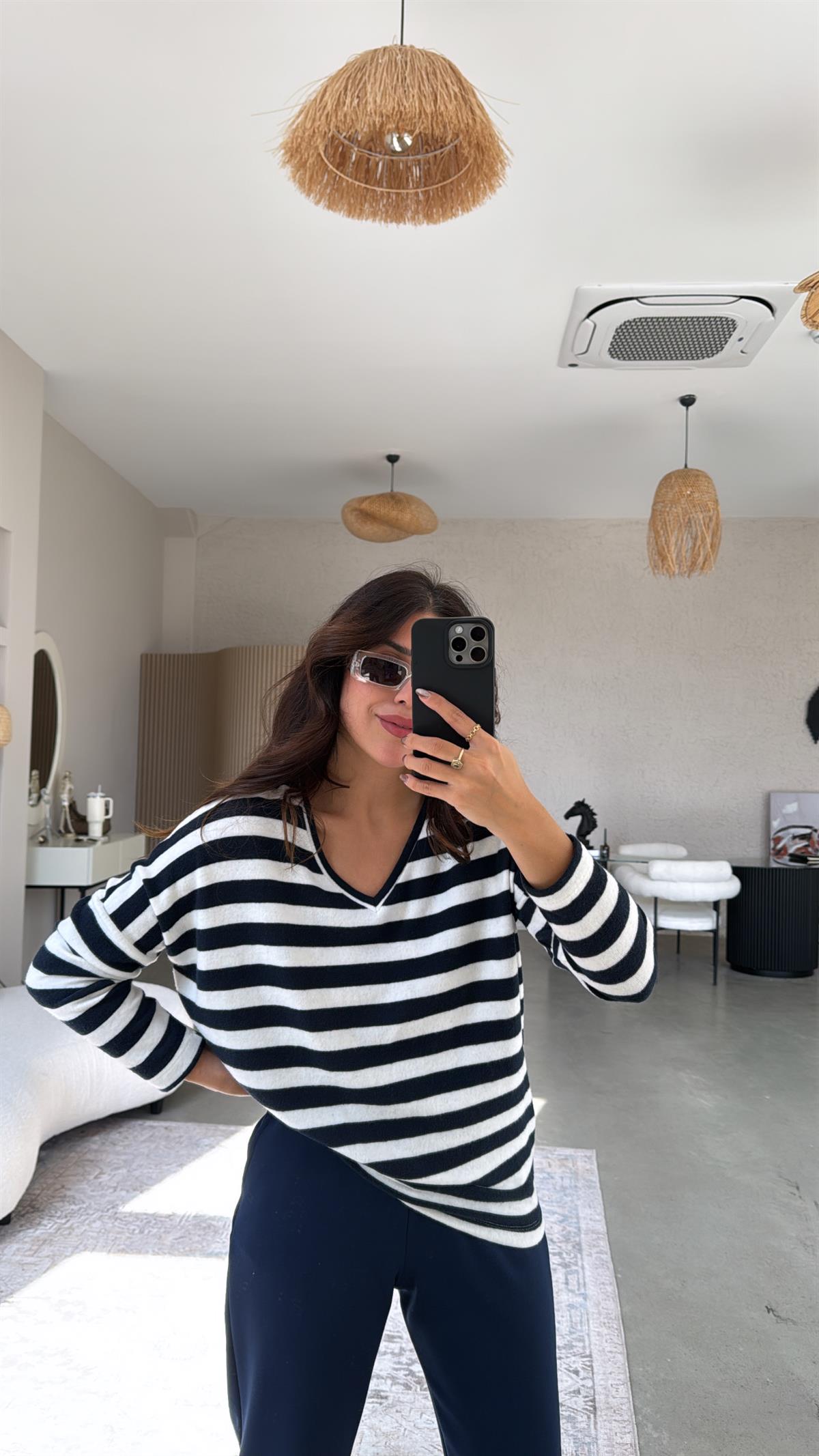 Lacivert Çizgili V Yaka Yumoş Basic