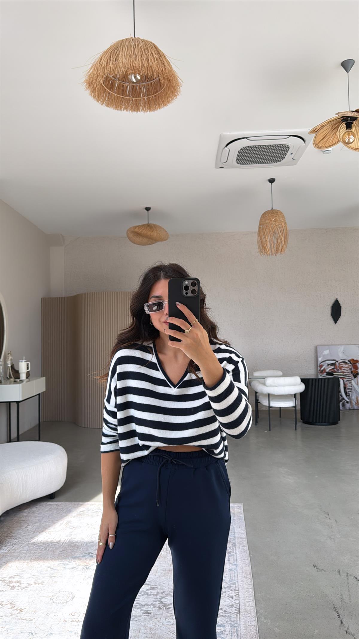 Lacivert Çizgili V Yaka Yumoş Basic